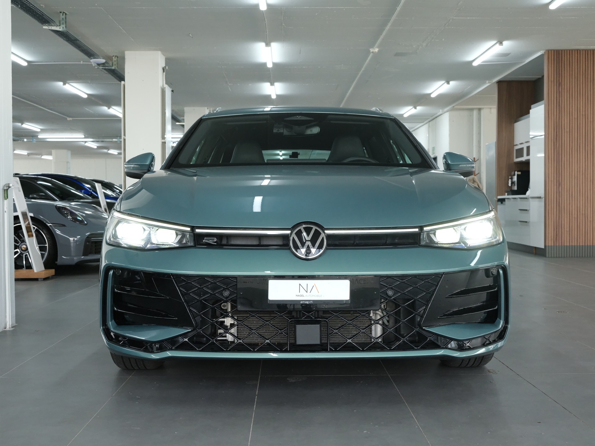 VW Passat Variant 1.5 TSI evo2 Plug-In- Hybrid R-Line DSG-image-9