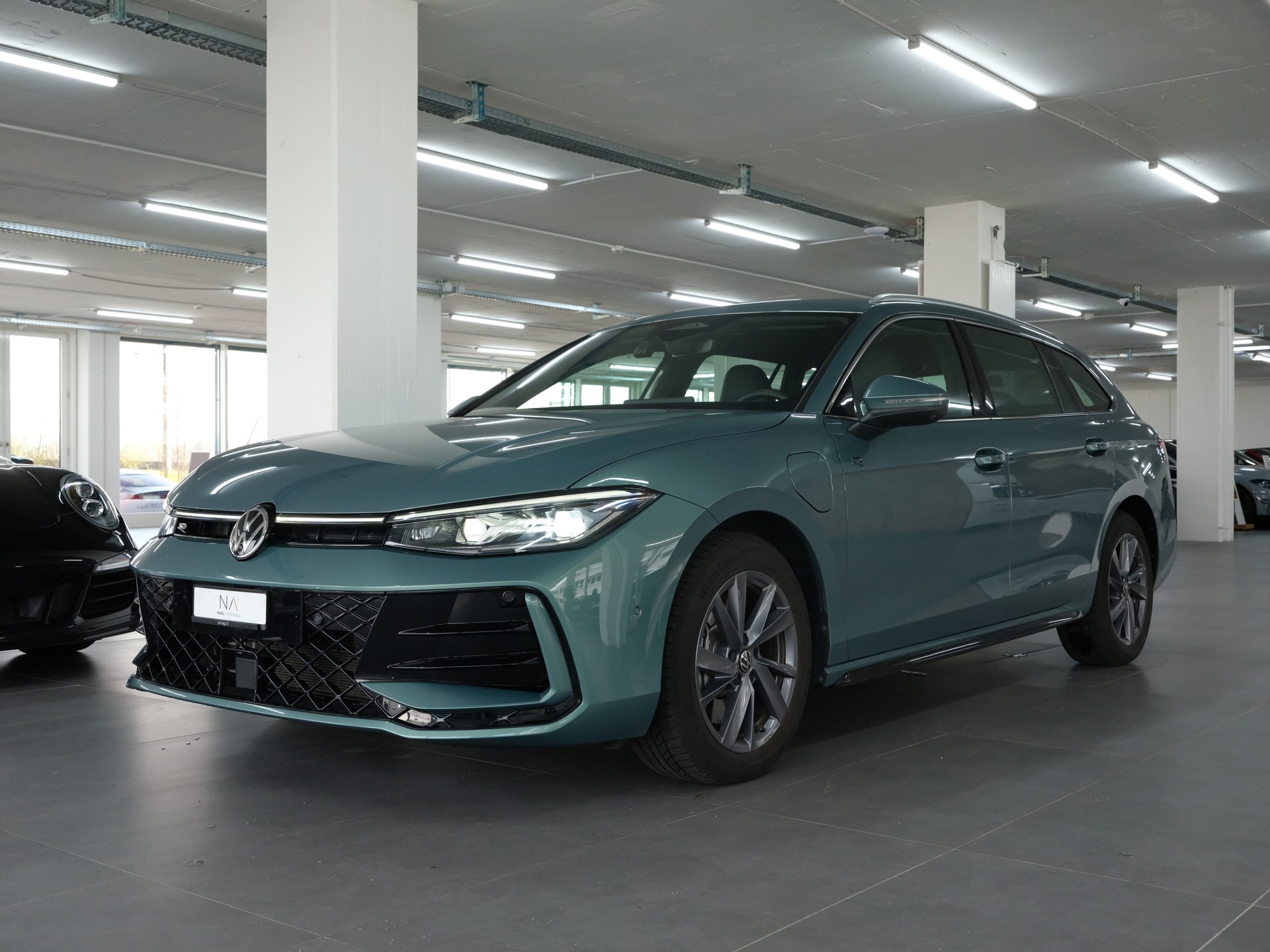 VW Passat Variant 1.5 TSI evo2 Plug-In- Hybrid R-Line DSG-image-8