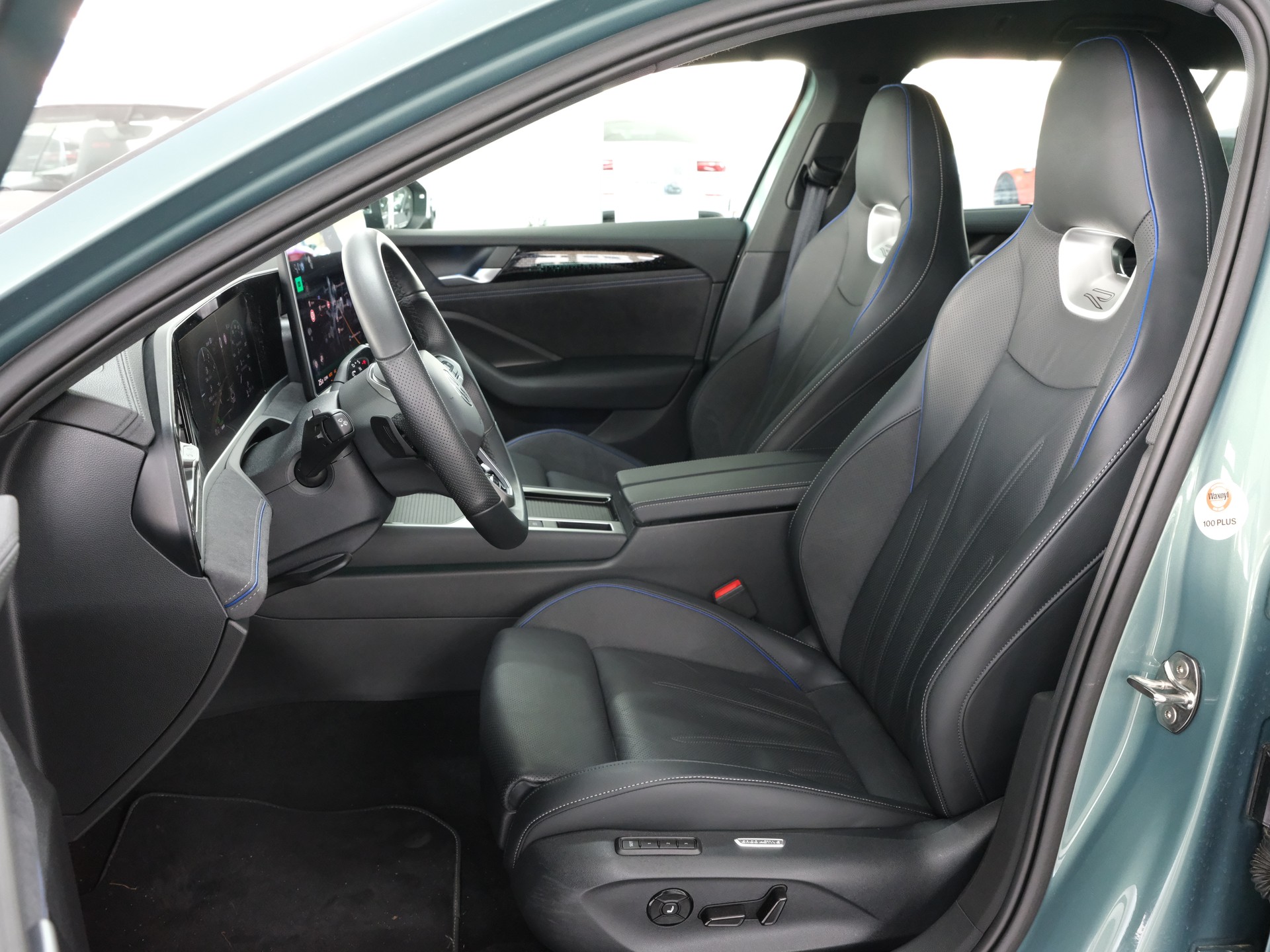 VW Passat Variant 1.5 TSI evo2 Plug-In- Hybrid R-Line DSG-image-15