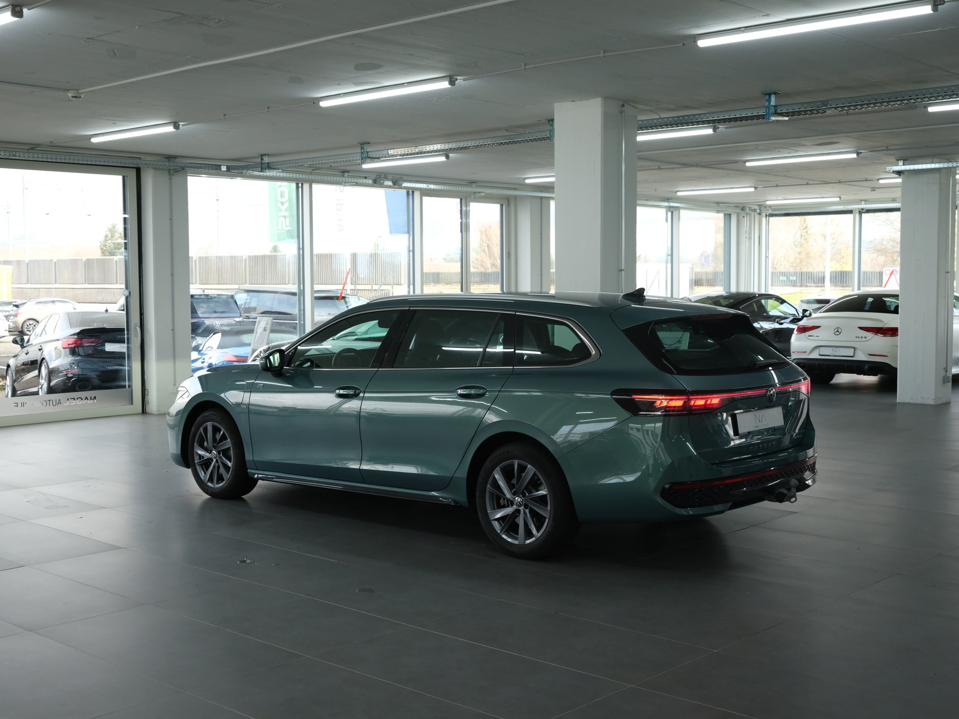 VW Passat Variant 1.5 TSI evo2 Plug-In- Hybrid R-Line DSG-image-6