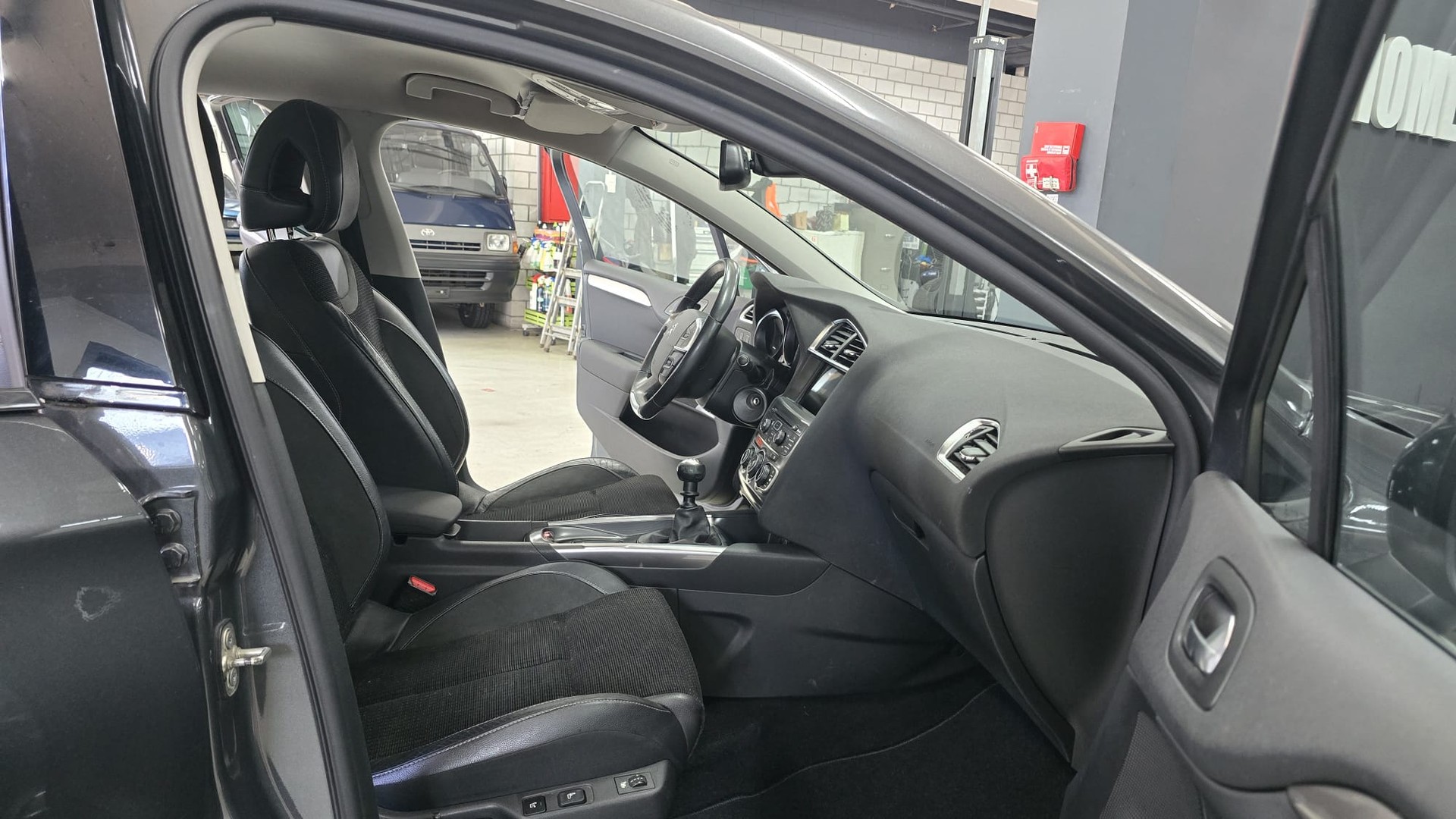 CITROEN C4 Berline 1.2 THP Exclusive-image-19