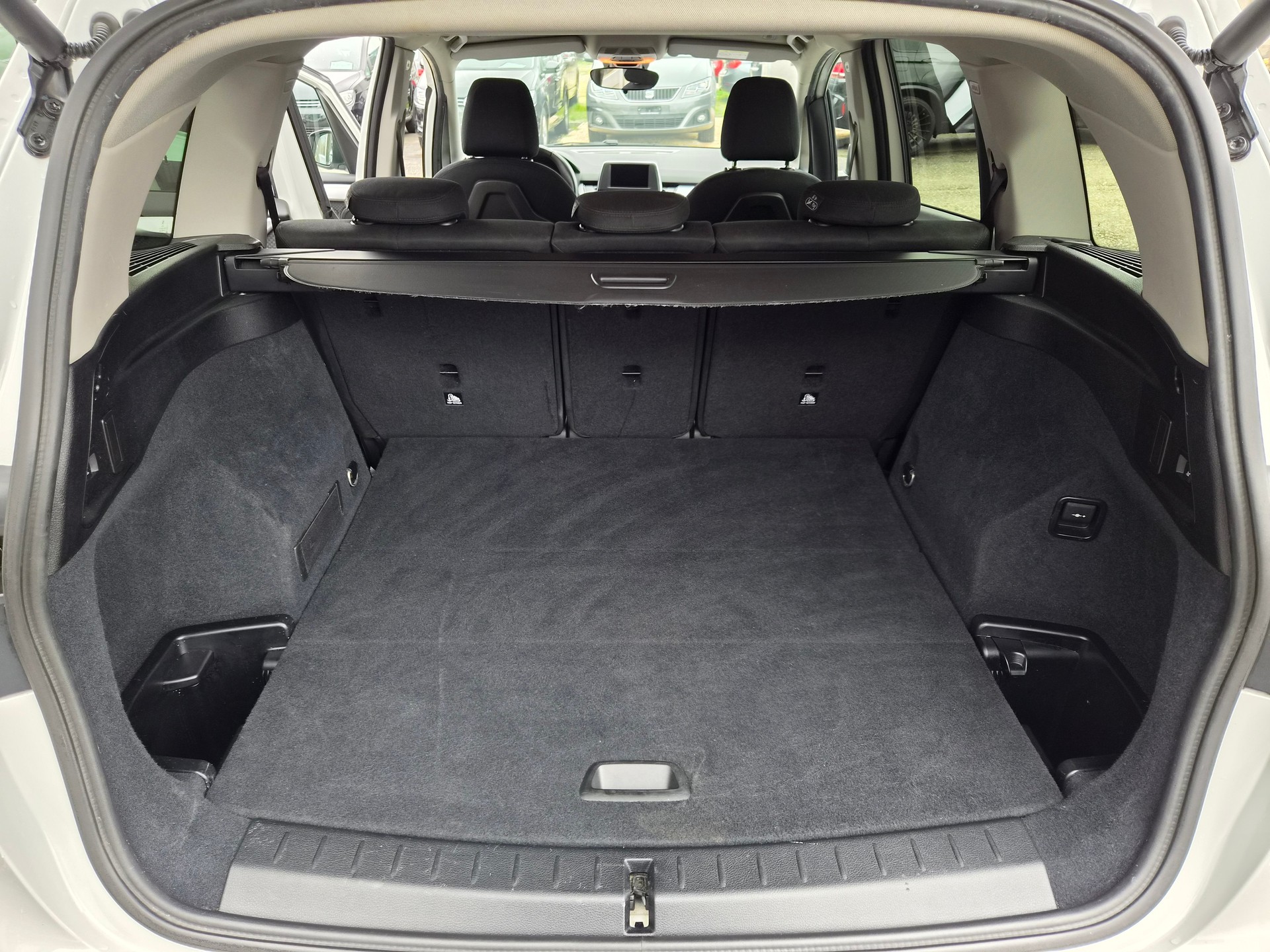 BMW 218d xDrive Gran Tourer Steptronic-image-11