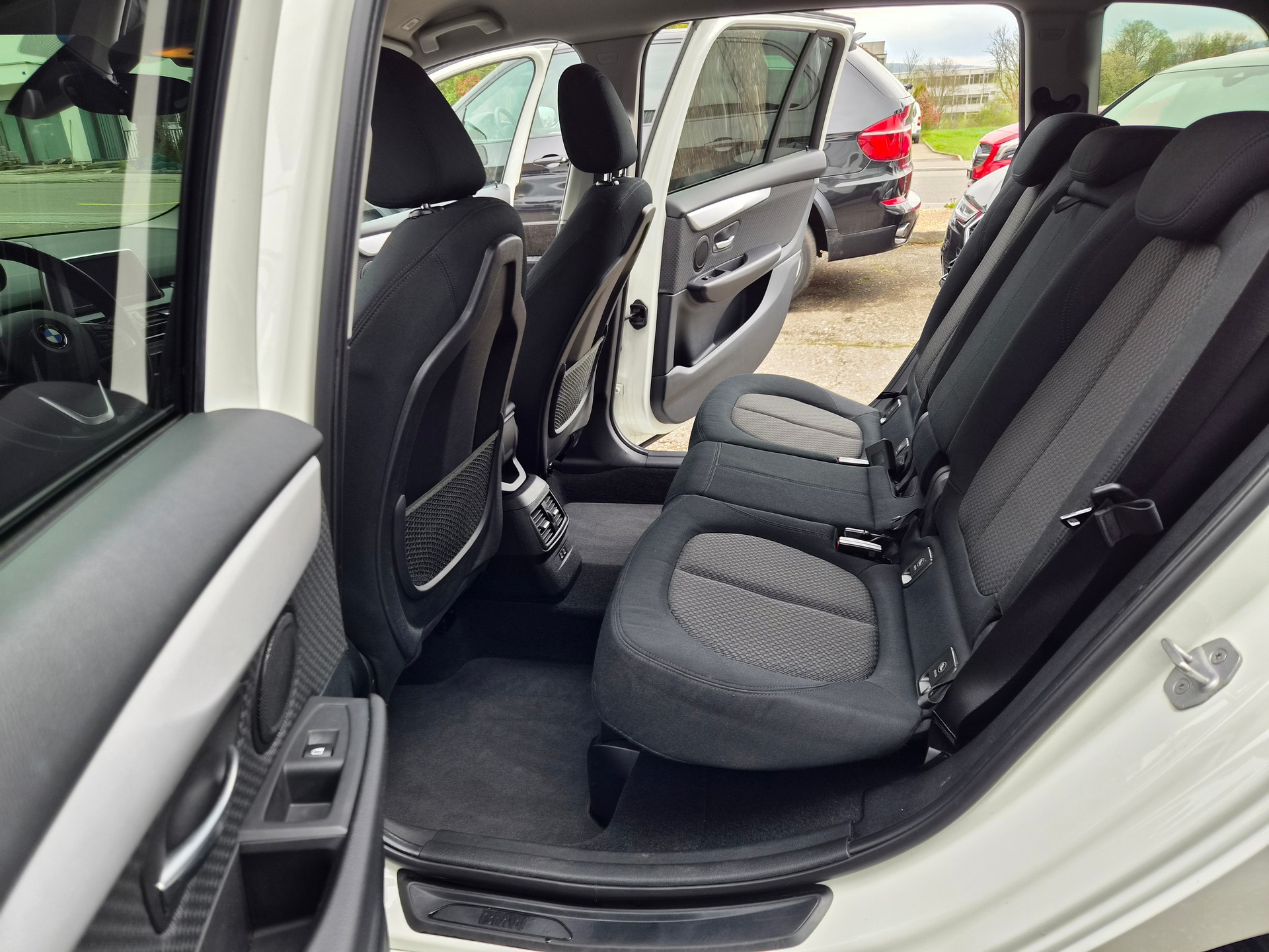 BMW 218d xDrive Gran Tourer Steptronic-image-8