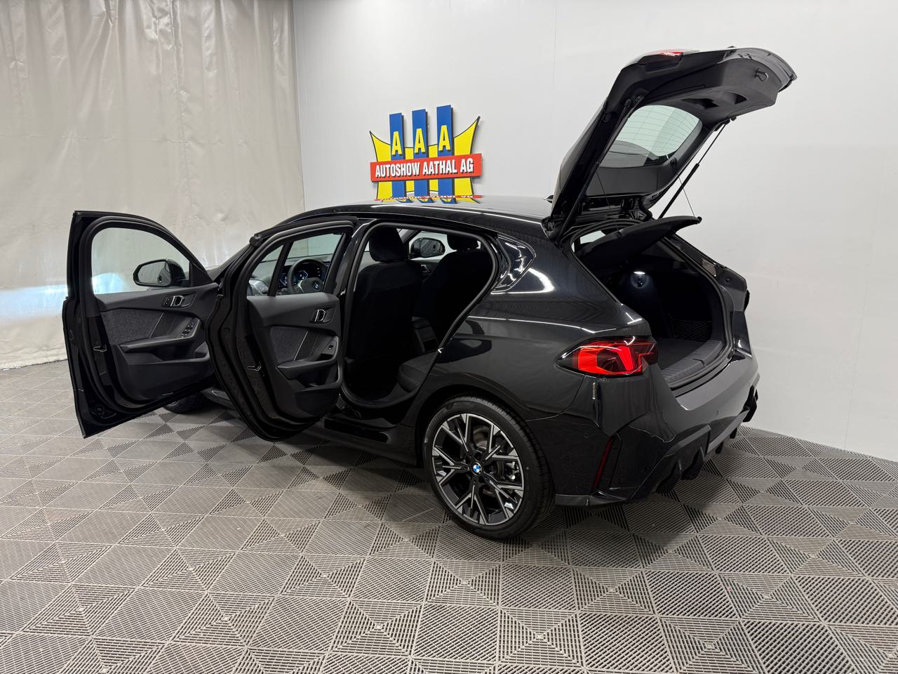 BMW 120d M Sport Steptronic-image-10