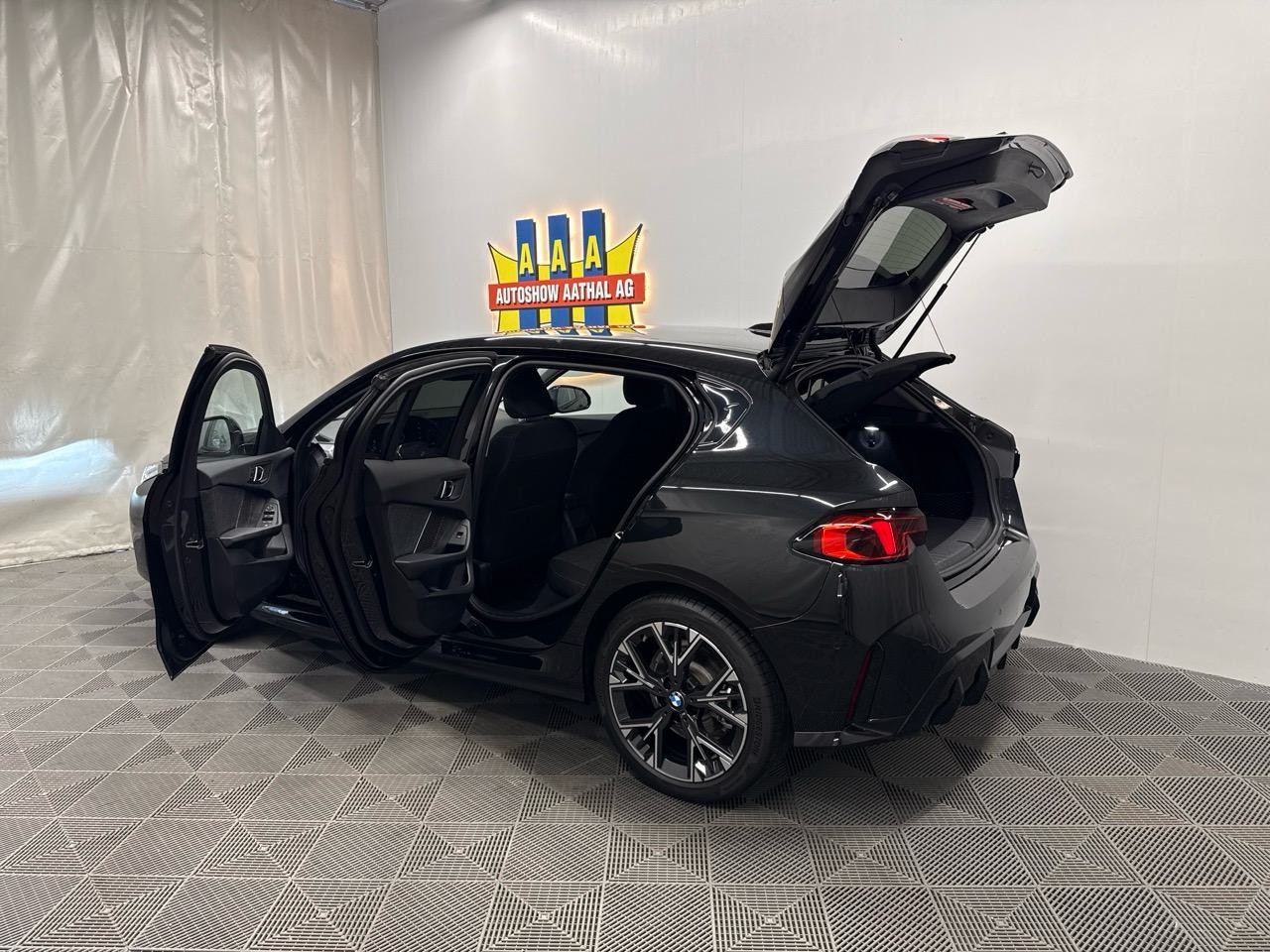 BMW 120d M Sport Steptronic-image-10