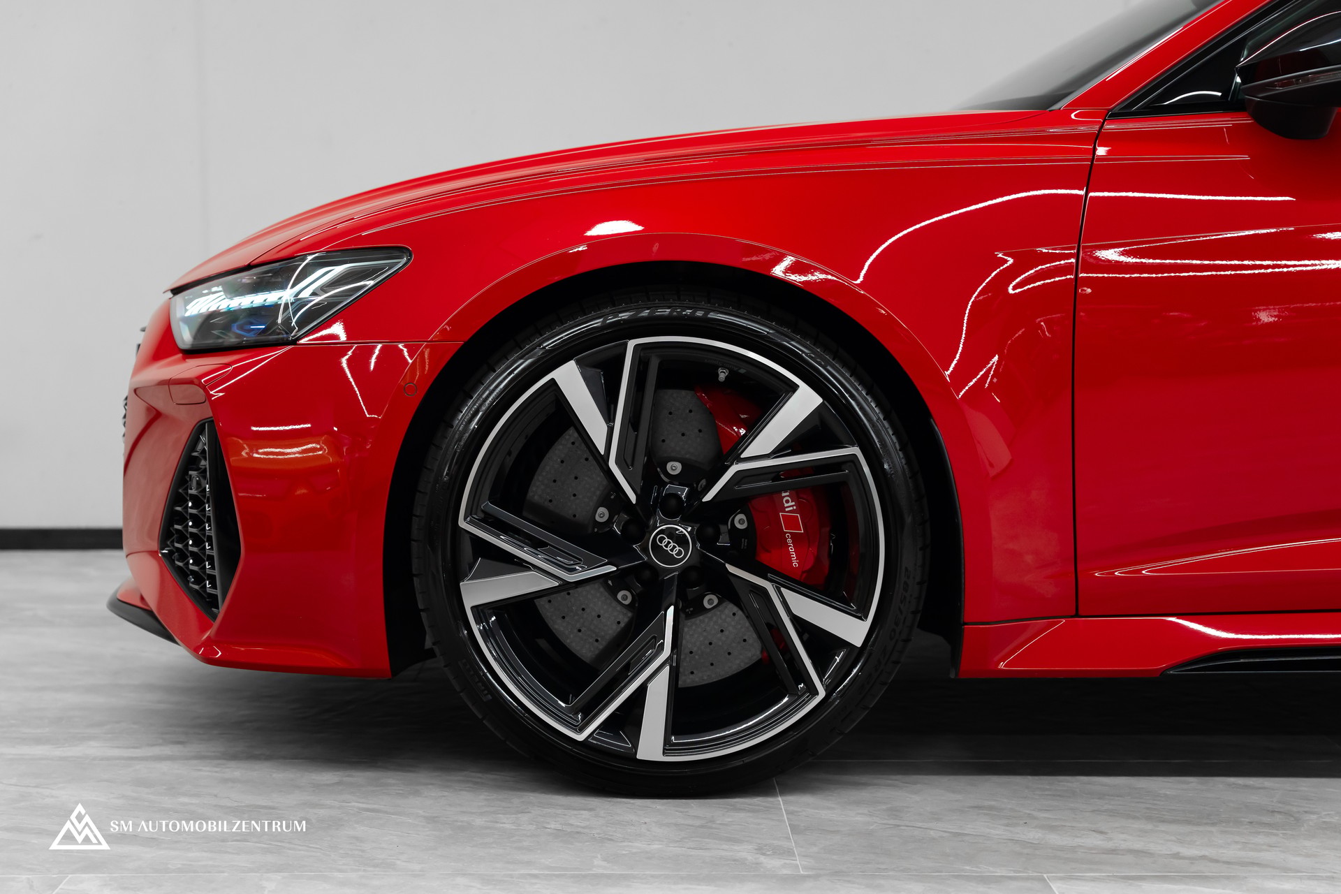 AUDI RS6 Avant 4.0 V8 TFSI quattro T-Tronic / Keramik / Standheizung / Dynamik Paket / Panorama /360°-image-4