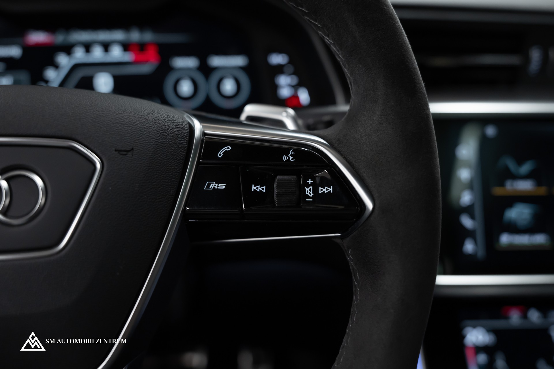AUDI RS6 Avant 4.0 V8 TFSI quattro T-Tronic / Keramik / Standheizung / Dynamik Paket / Panorama /360°-image-31