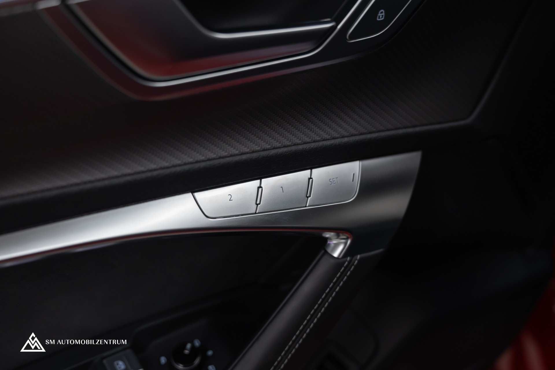 AUDI RS6 Avant 4.0 V8 TFSI quattro T-Tronic / Keramik / Standheizung / Dynamik Paket / Panorama /360°-image-22