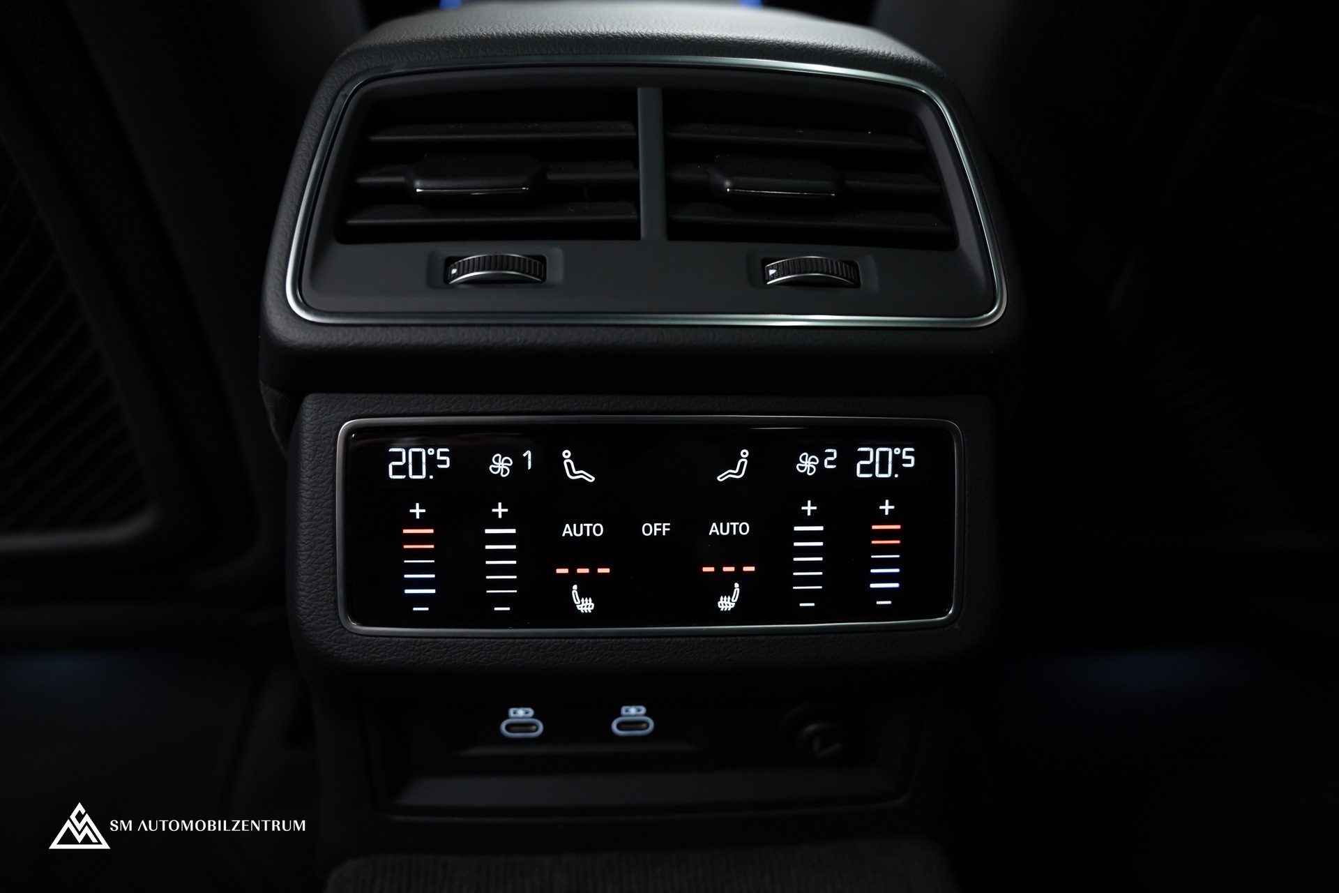 AUDI RS6 Avant 4.0 V8 TFSI quattro T-Tronic / Keramik / Standheizung / Dynamik Paket / Panorama /360°-image-26