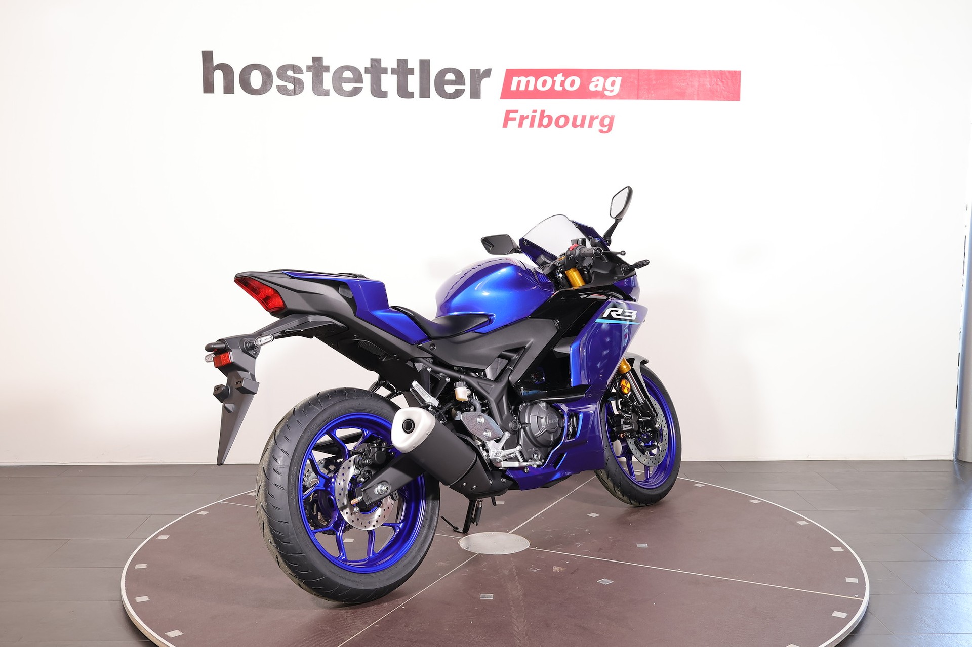 YAMAHA R3-showroom-element-2