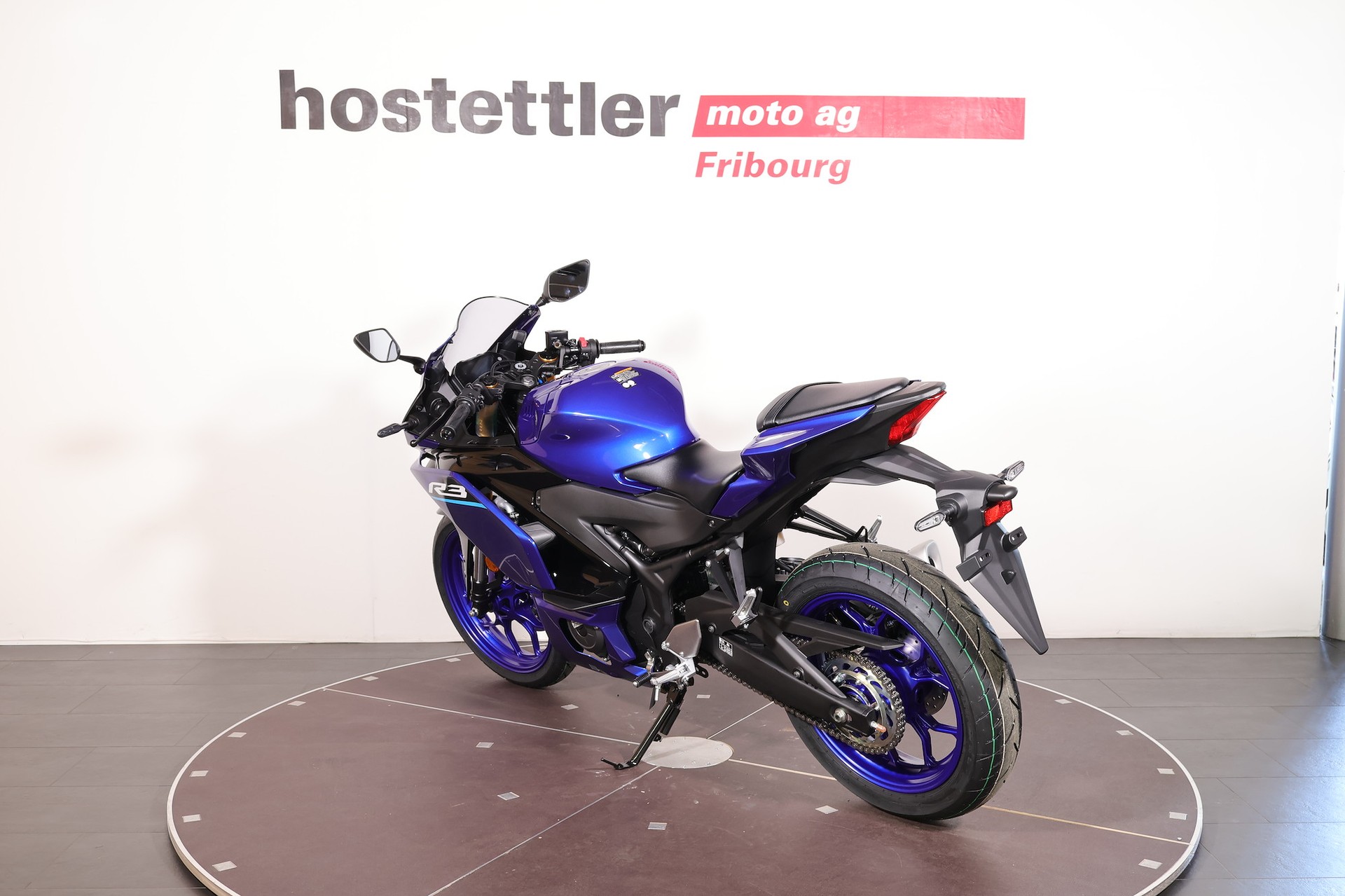 YAMAHA R3-showroom-element-3