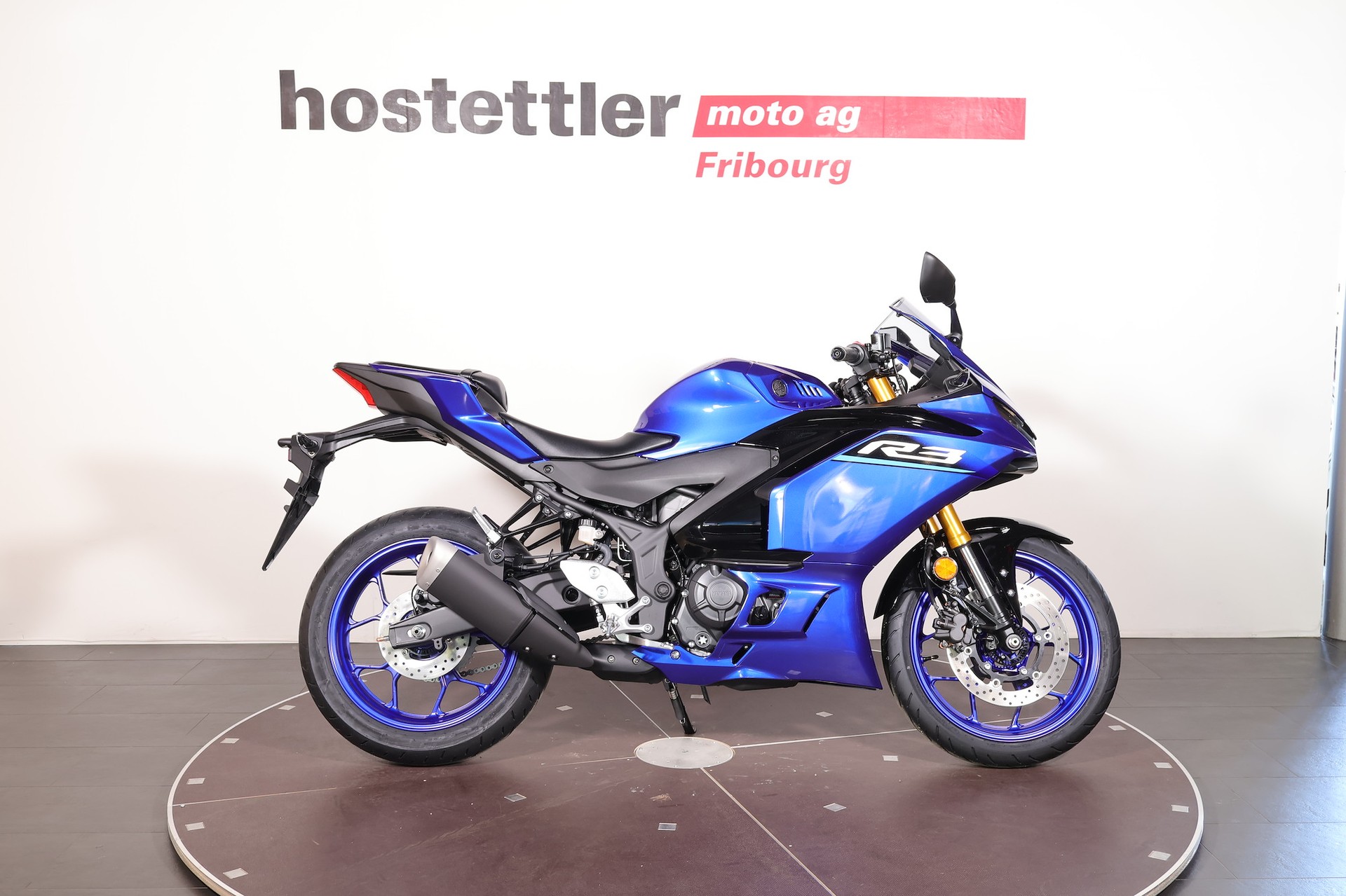 YAMAHA R3-showroom-element-1