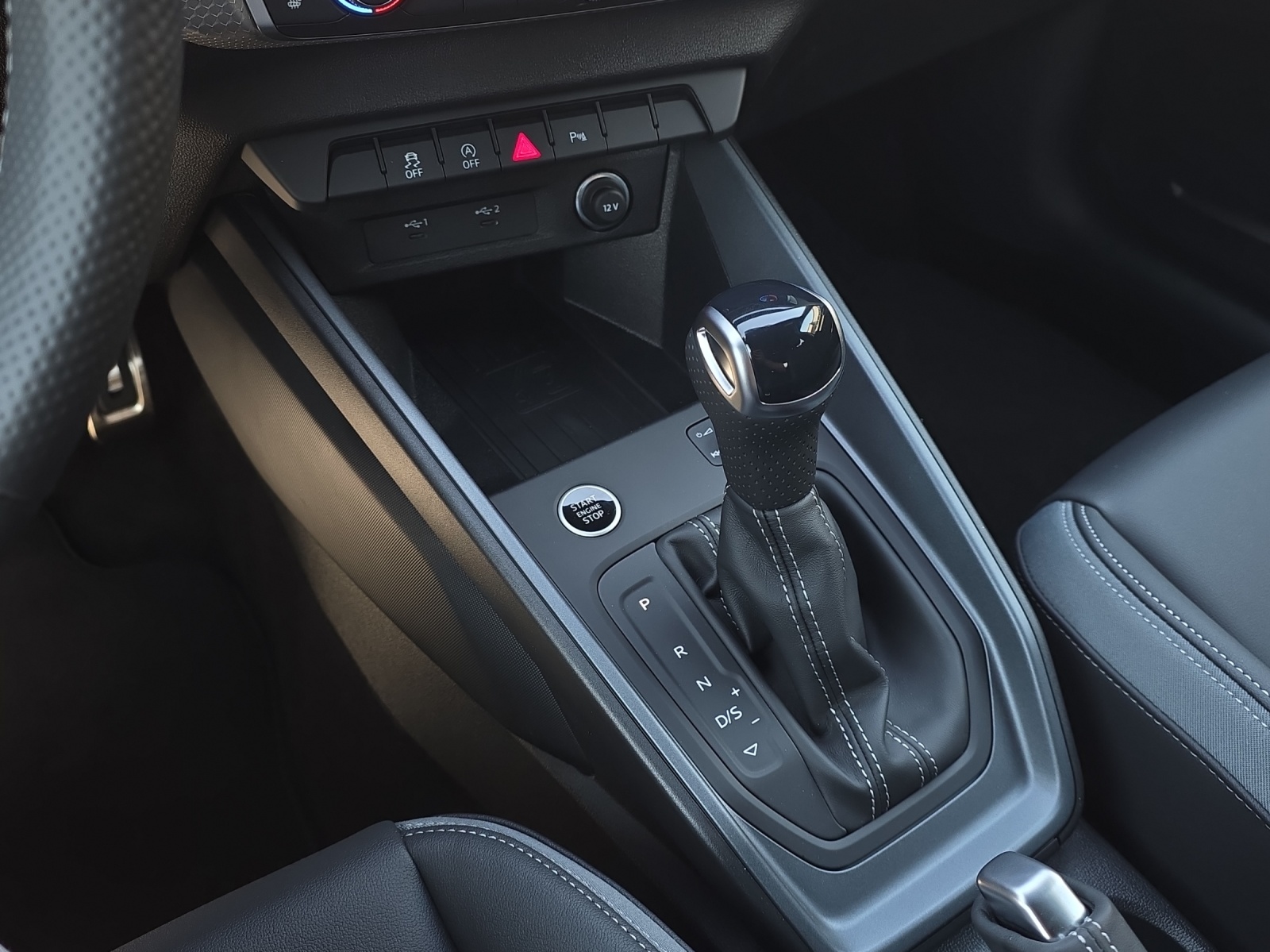 AUDI A1 Sportback 35 TFSI S Line S-tronic-image-13