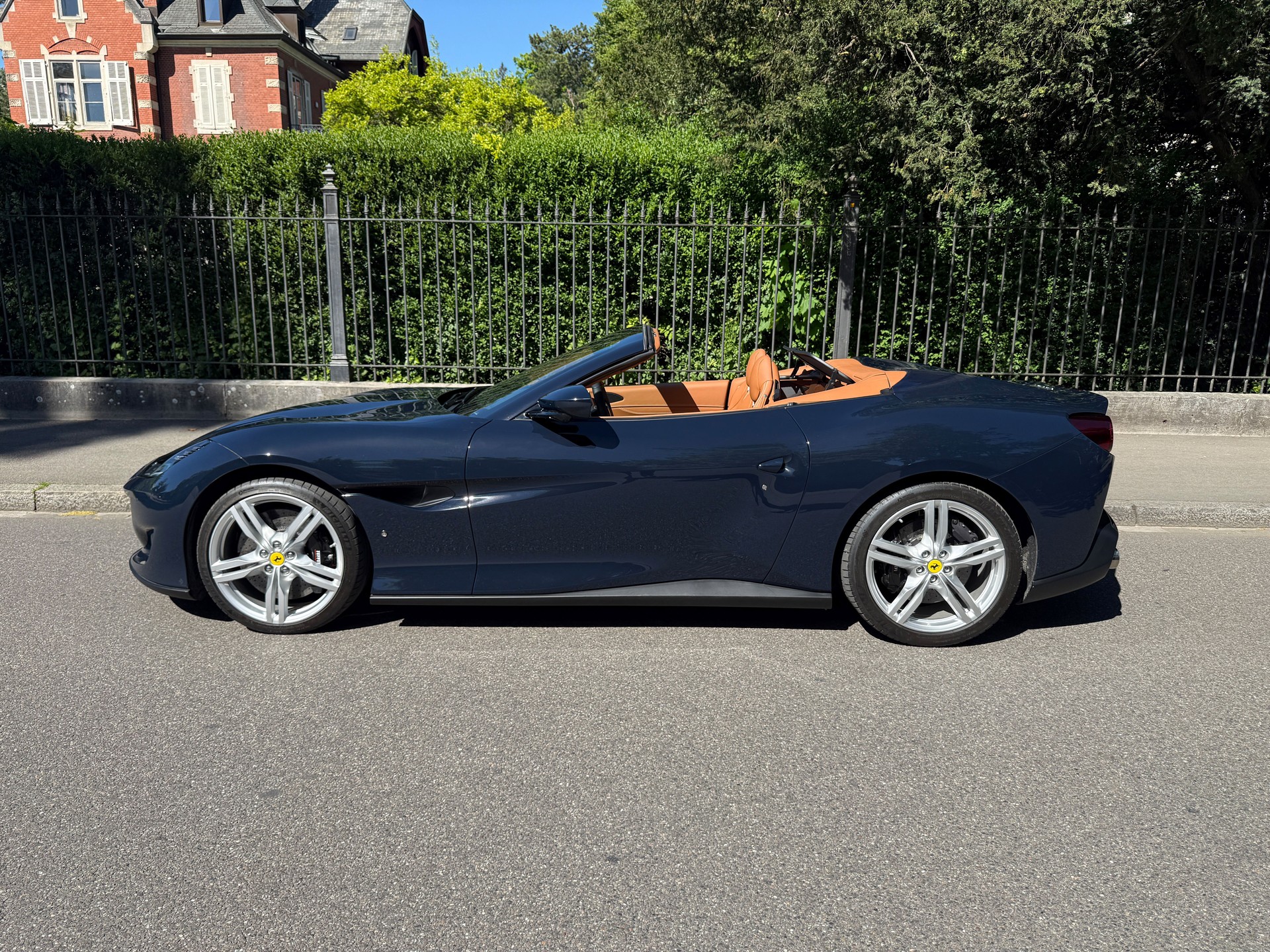 FERRARI Portofino 3.9 V8 T-showroom-element-2