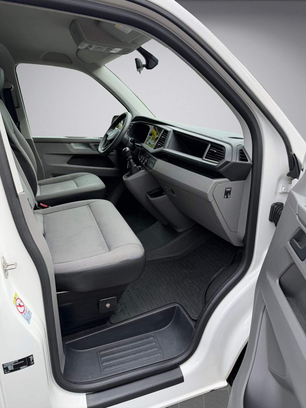VW T6.1 2.0 TDI * 1000kg Nutzlast * AHK 2200kg * Klima * 2x Schiebetüre * 3 Sitzer-image-12