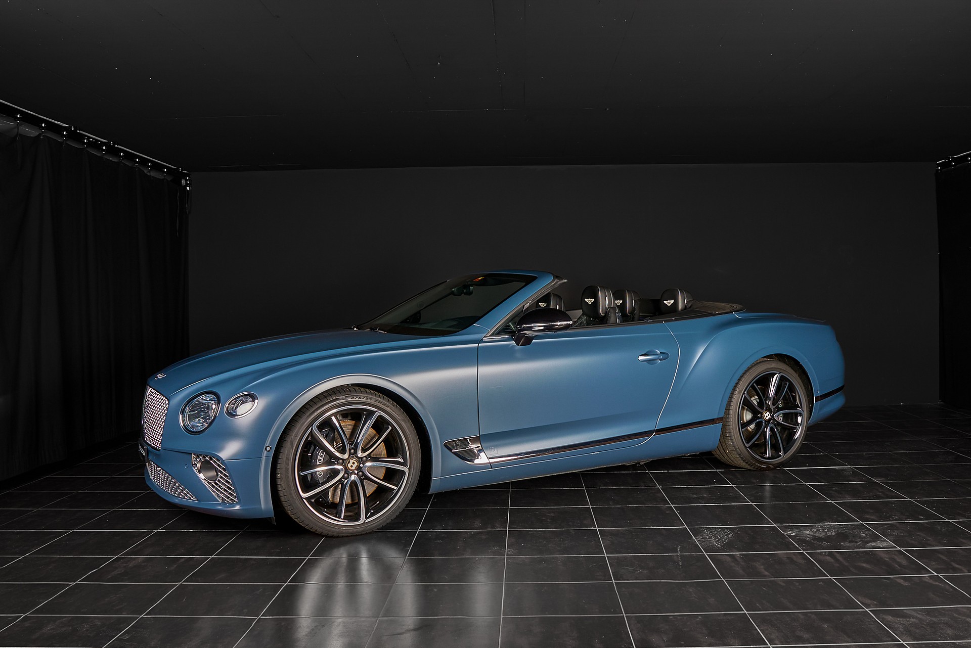 BENTLEY GTC W12 1st Edition