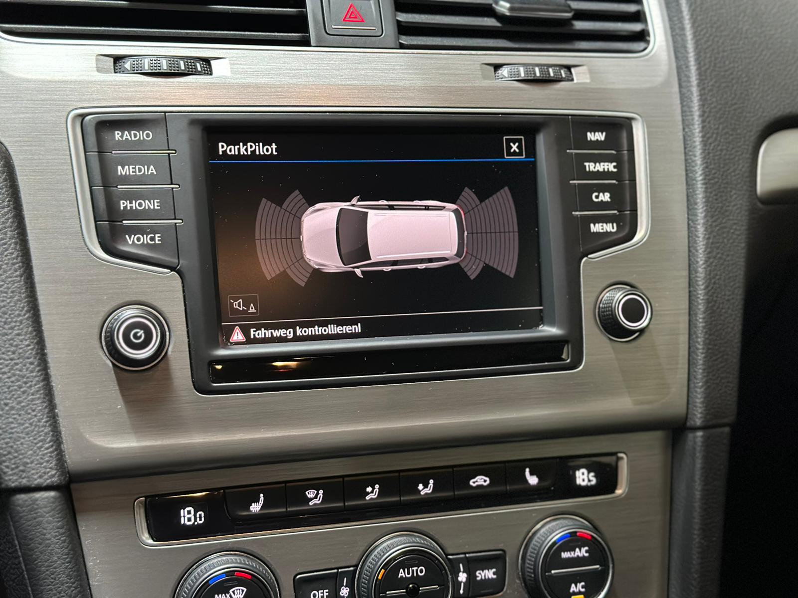 VW Golf Variant 1.6 TDI Comfortline 4Motion-image-12