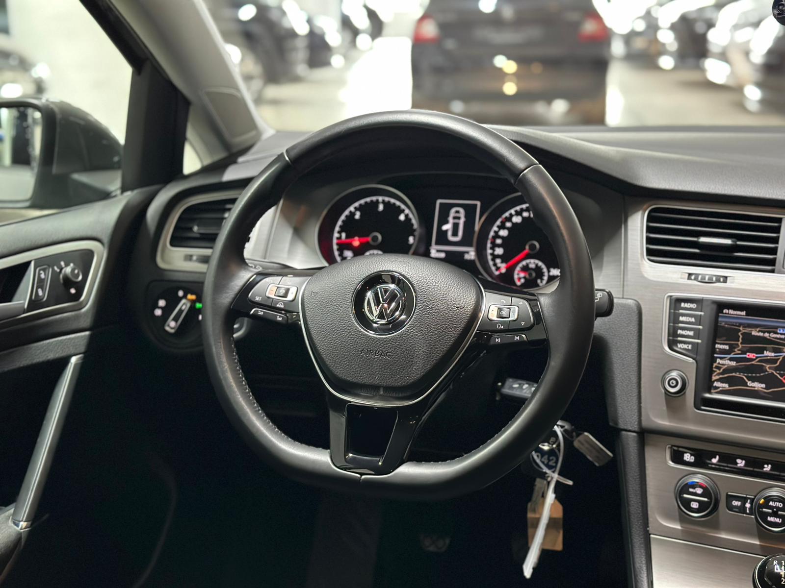 VW Golf Variant 1.6 TDI Comfortline 4Motion-image-14