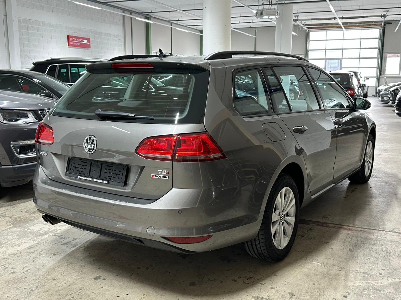 VW Golf Variant 1.6 TDI Comfortline 4Motion-image-3