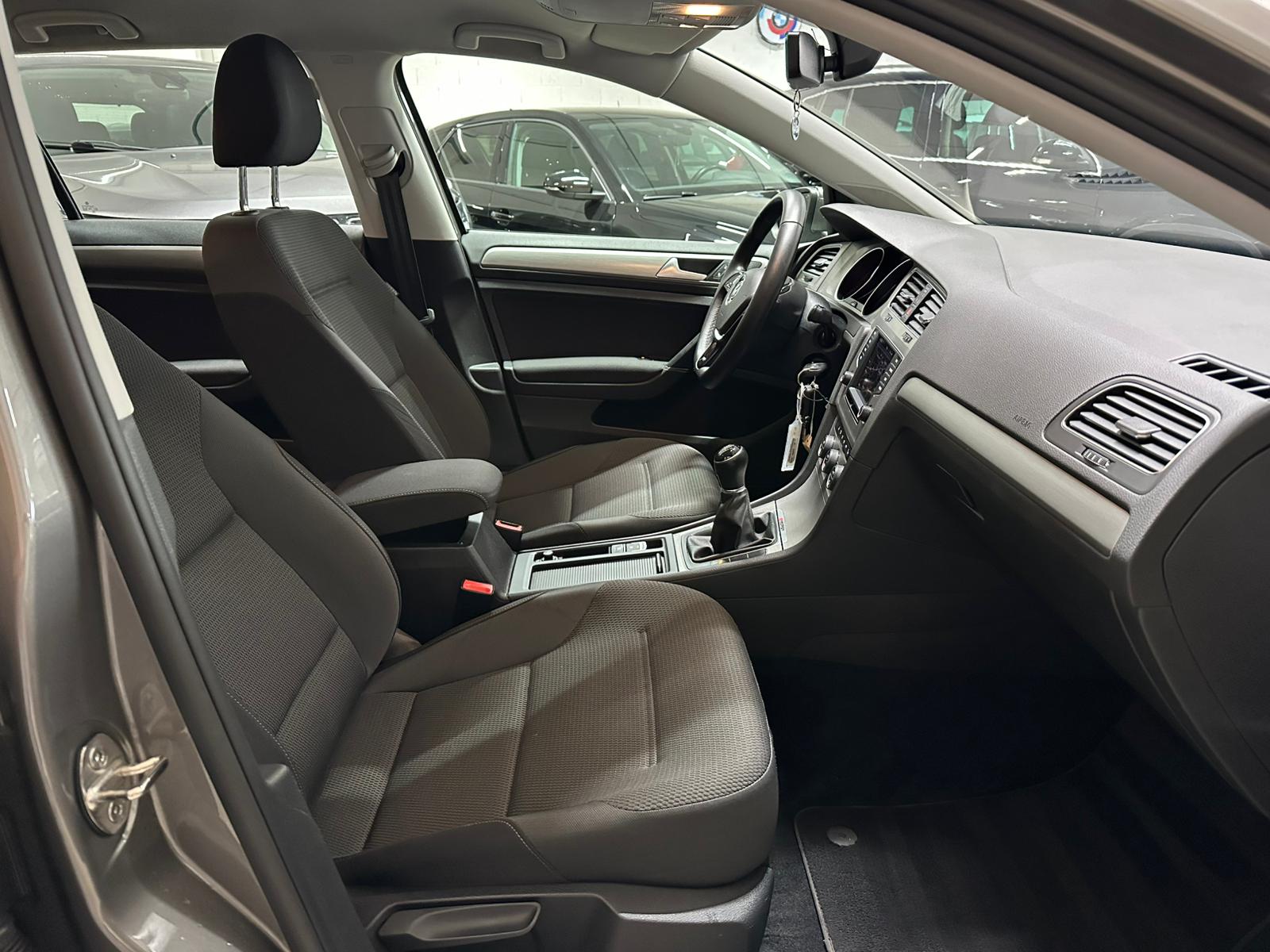 VW Golf Variant 1.6 TDI Comfortline 4Motion-image-9
