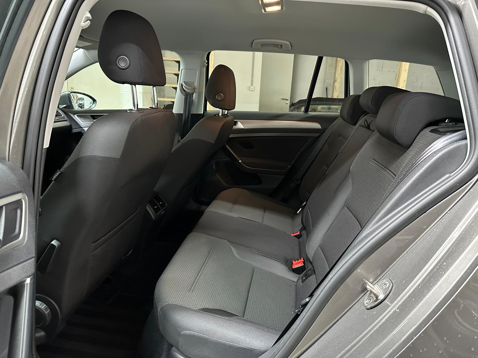 VW Golf Variant 1.6 TDI Comfortline 4Motion-image-8