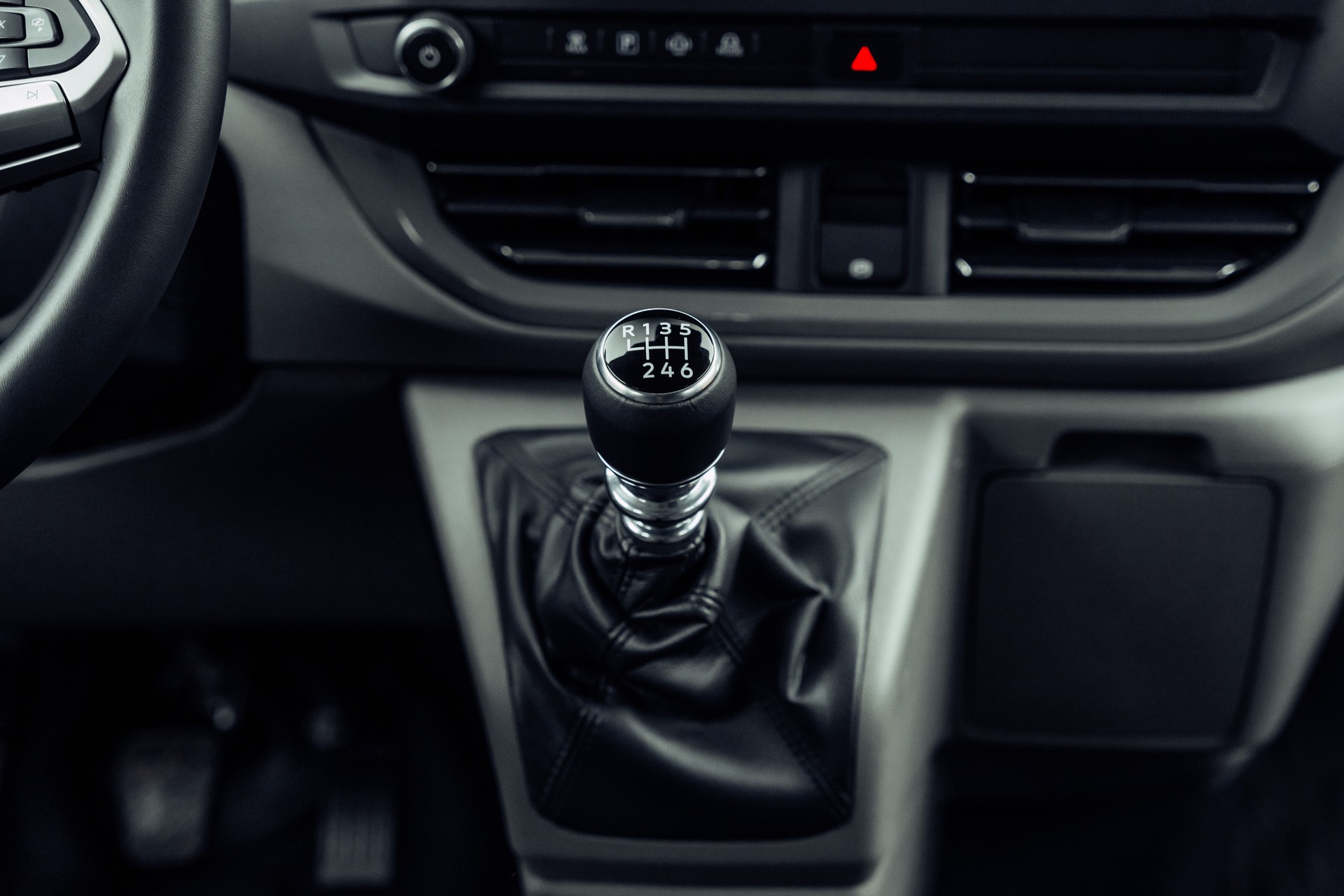 VW Transporter 2.0 TDI Lang-image-13
