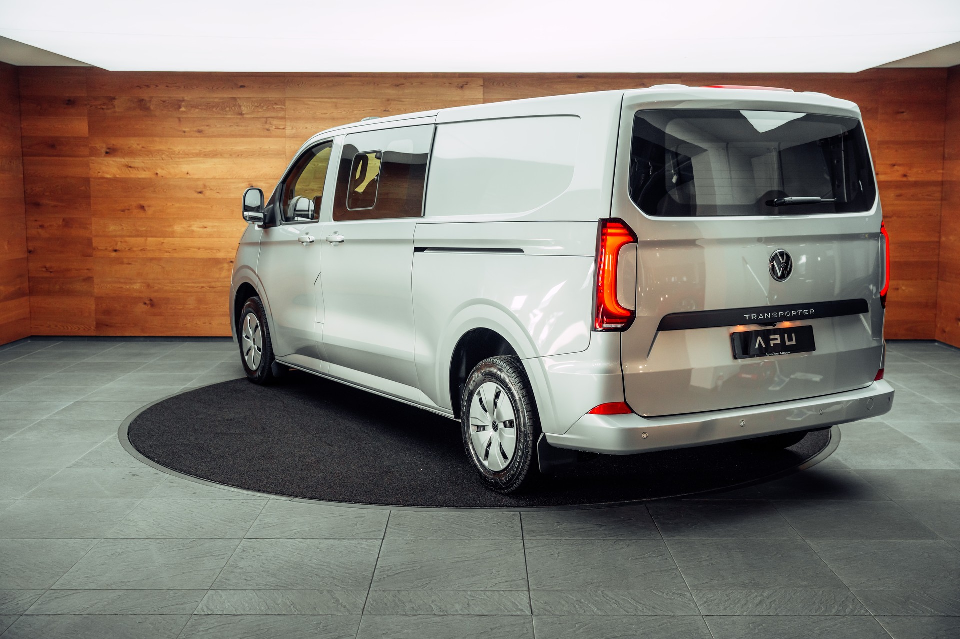 VW Transporter 2.0 TDI Lang-image-2