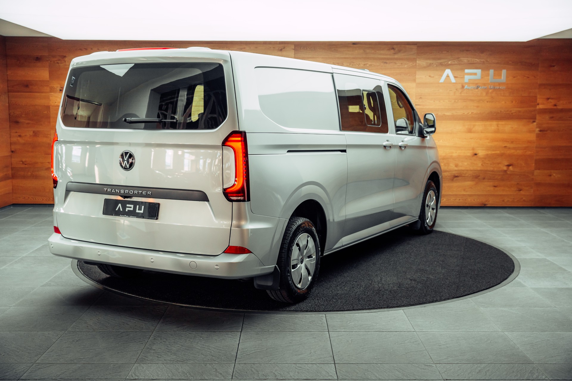 VW Transporter 2.0 TDI Lang-image-1
