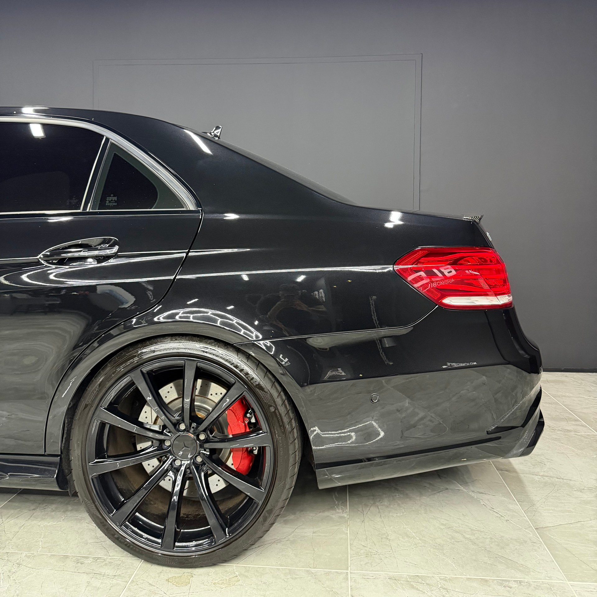 MERCEDES-BENZ E 63 CGI AMG 7G-Tronic-image-5