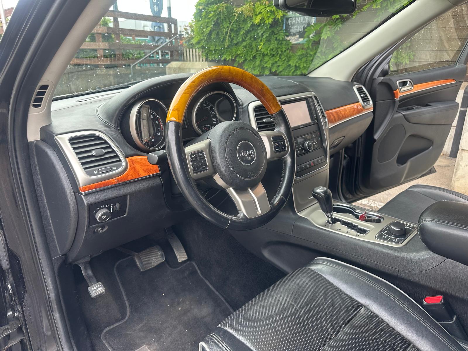 JEEP Grand Cherokee 5.7 HEMI Overland Automatic-image-10