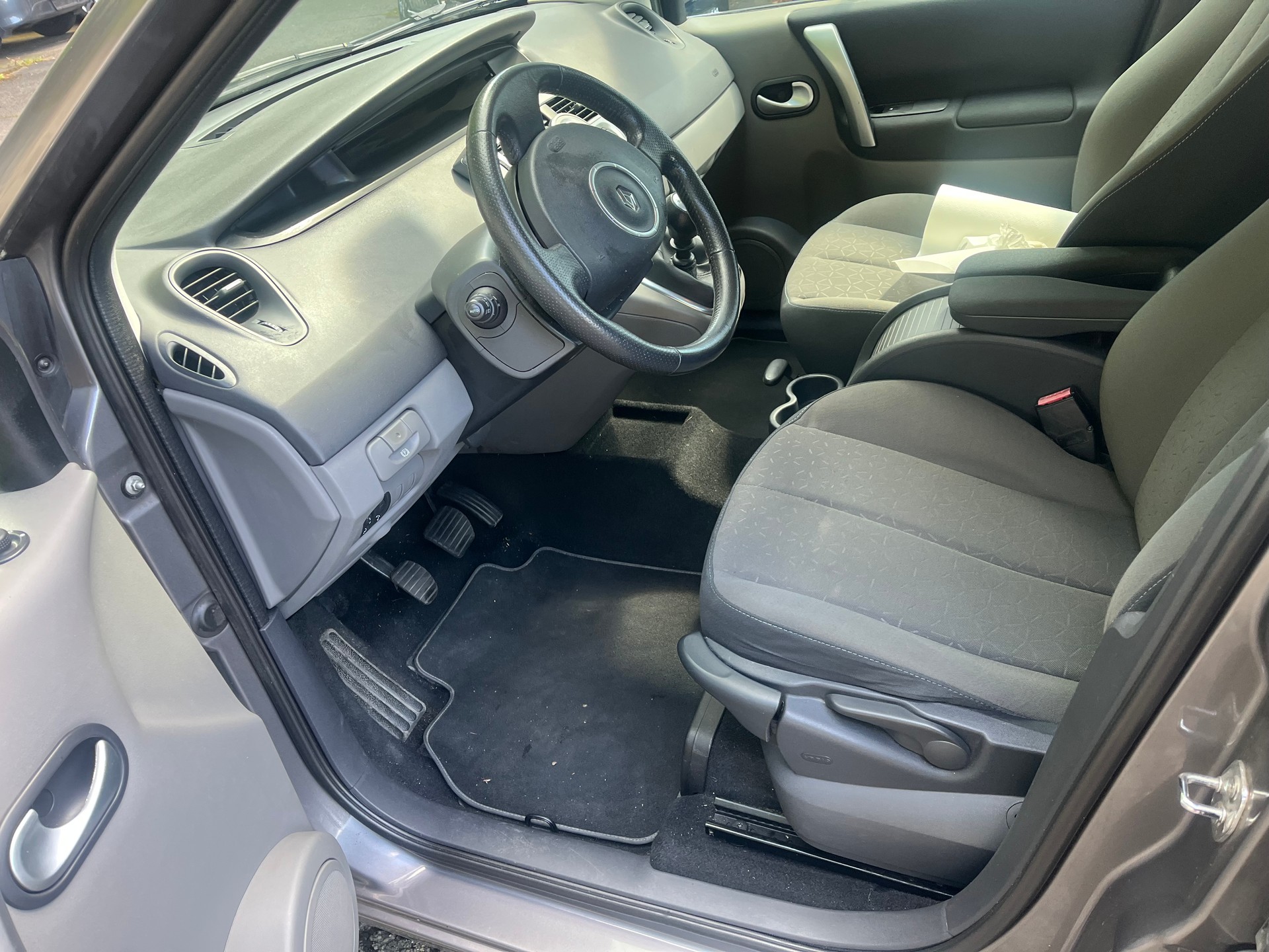 HYUNDAI i30 1.4 Comfort-image-9