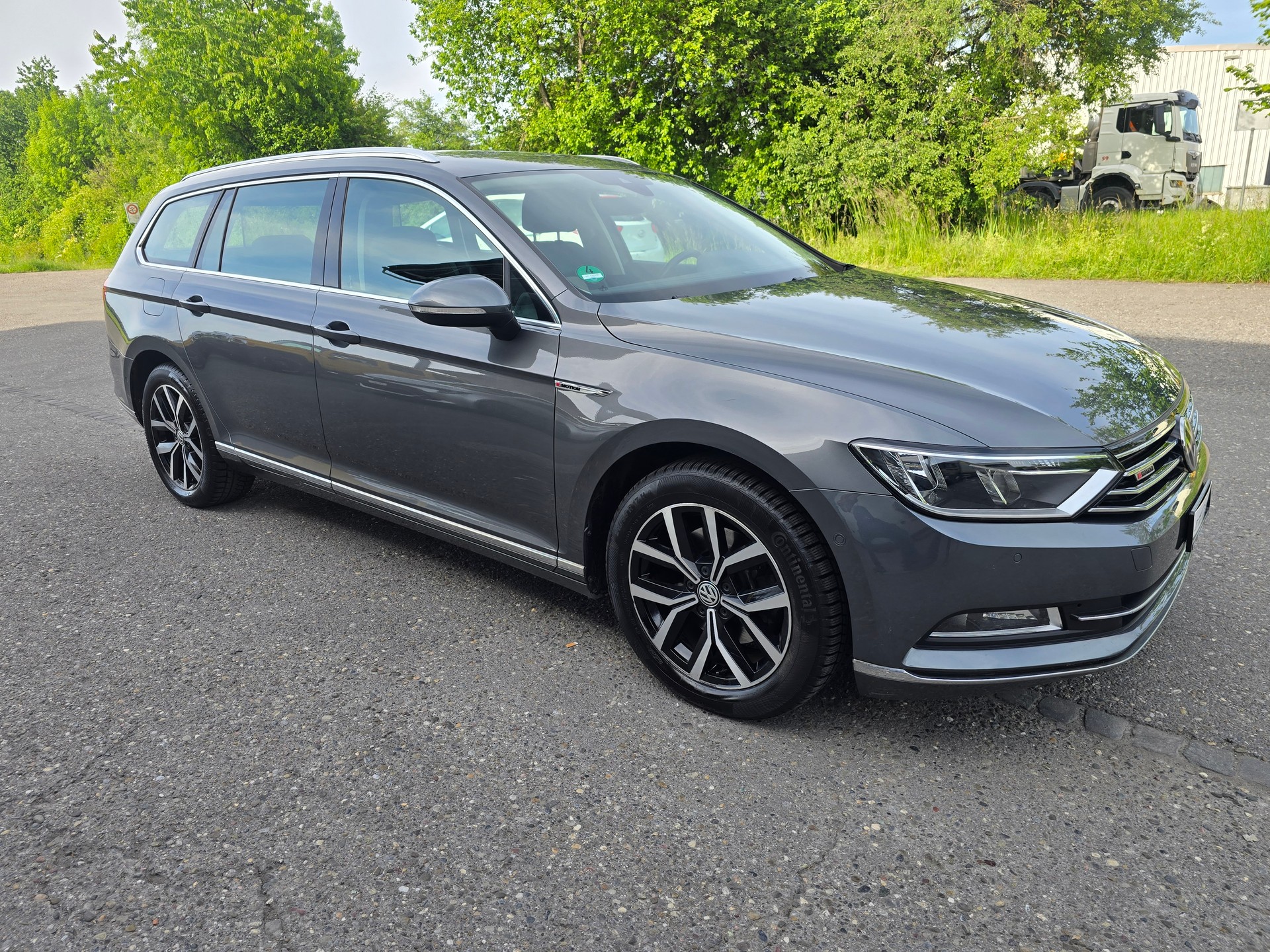 VW Passat Variant 2.0 TDI SCR BMT Highline 4Motion-image-1
