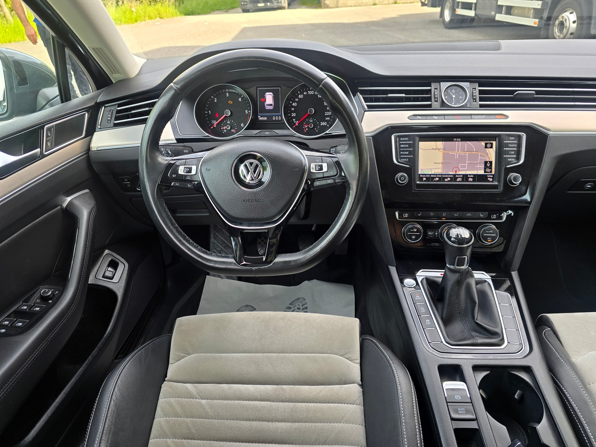 VW Passat Variant 2.0 TDI SCR BMT Highline 4Motion-image-19