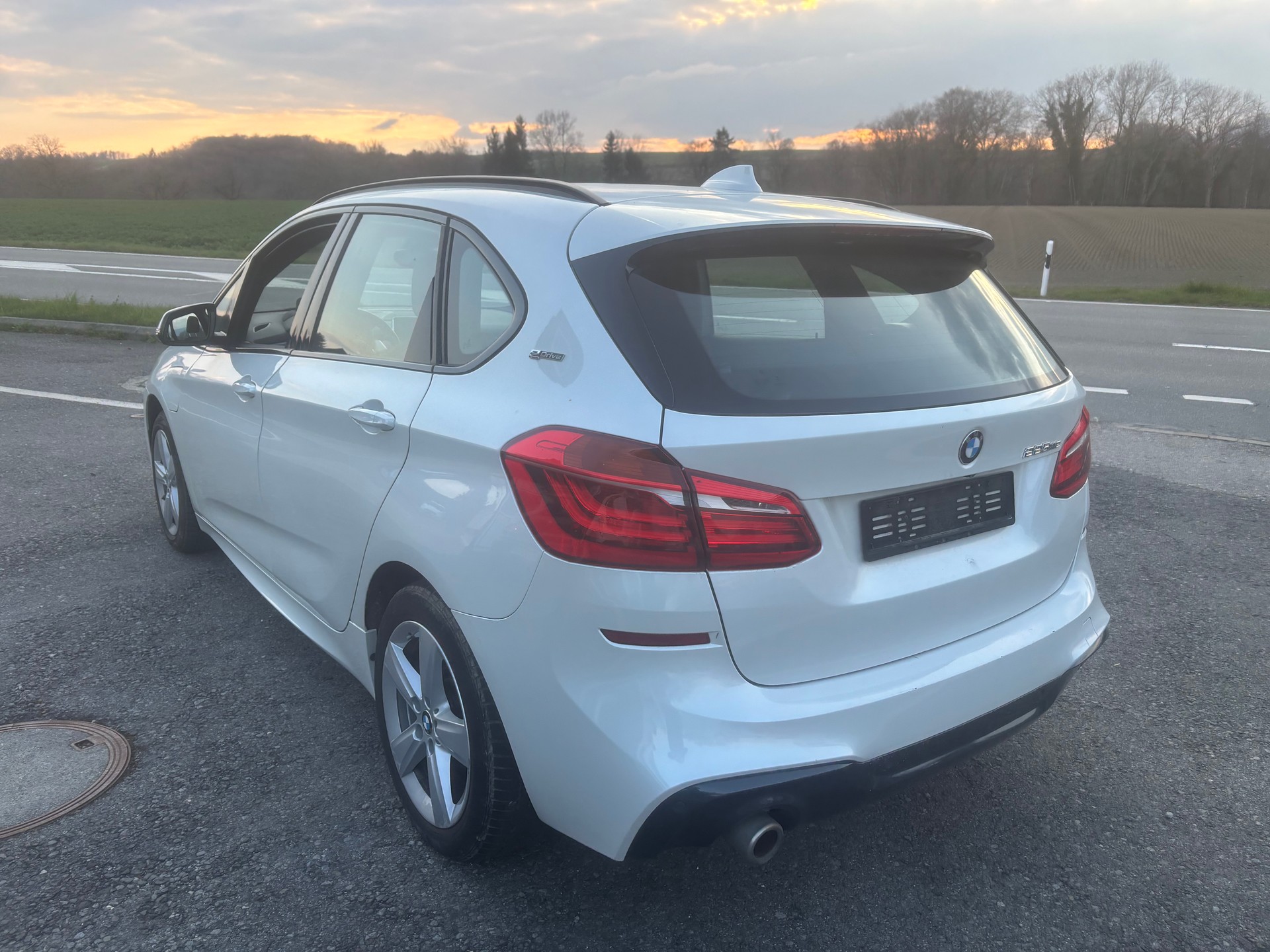 BMW 225xe iPerformance Active Tourer Steptronic Luxury Line-image-1
