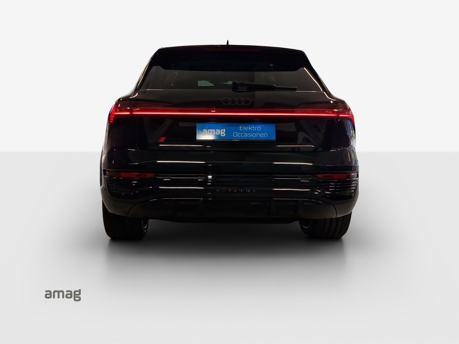 AUDI SQ8 e-tron quattro-showroom-element-3
