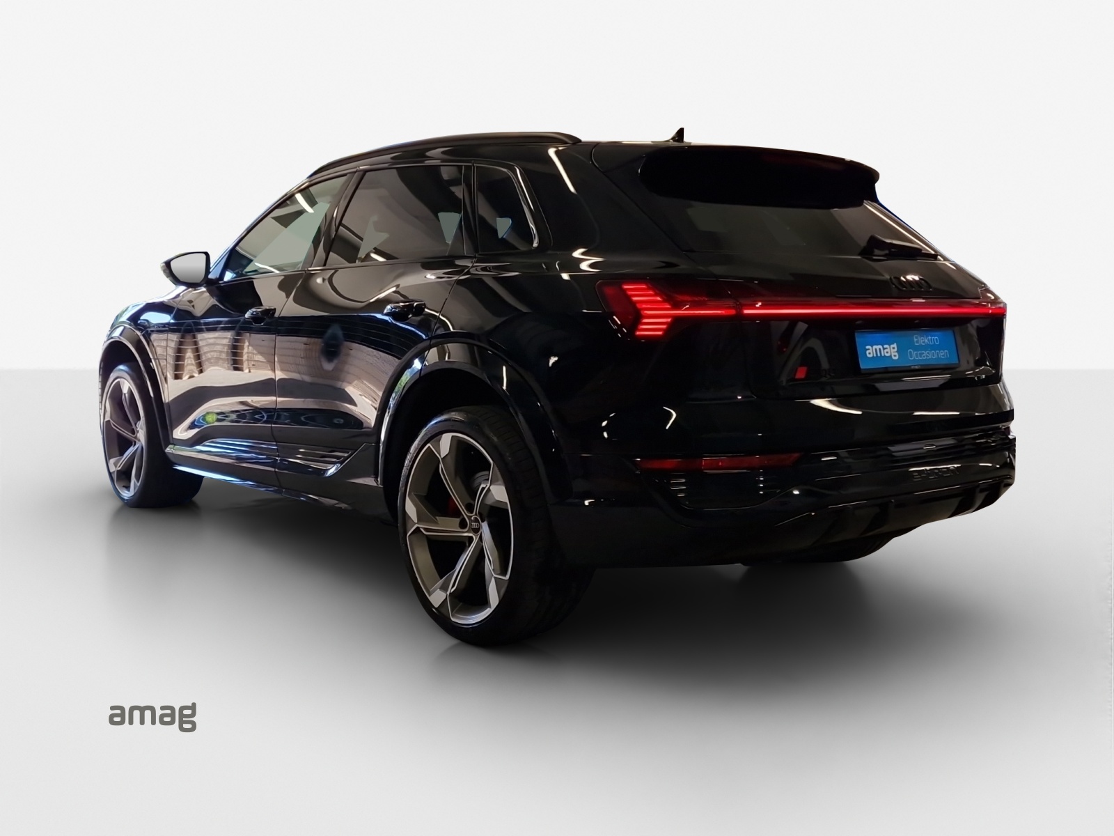AUDI SQ8 e-tron quattro-showroom-element-2