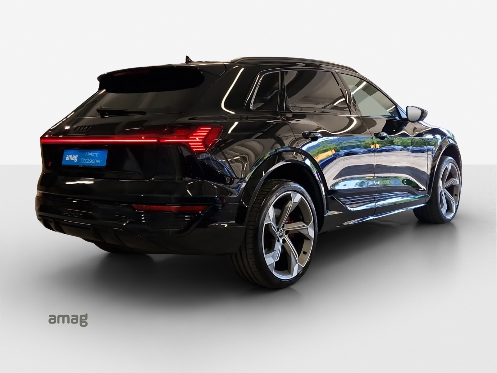 AUDI SQ8 e-tron quattro-image-4
