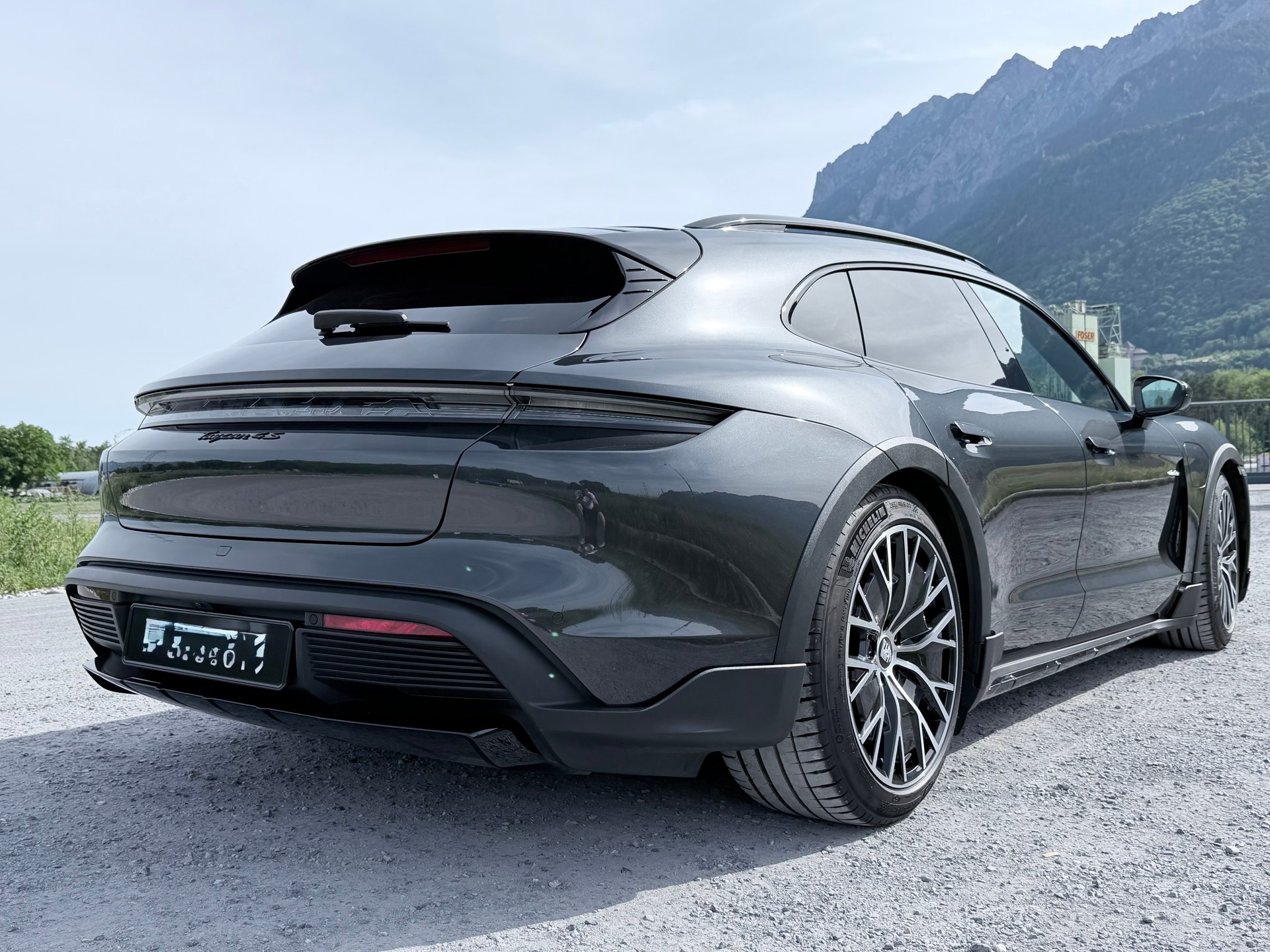 PORSCHE 4S Cross Turismo-image-3