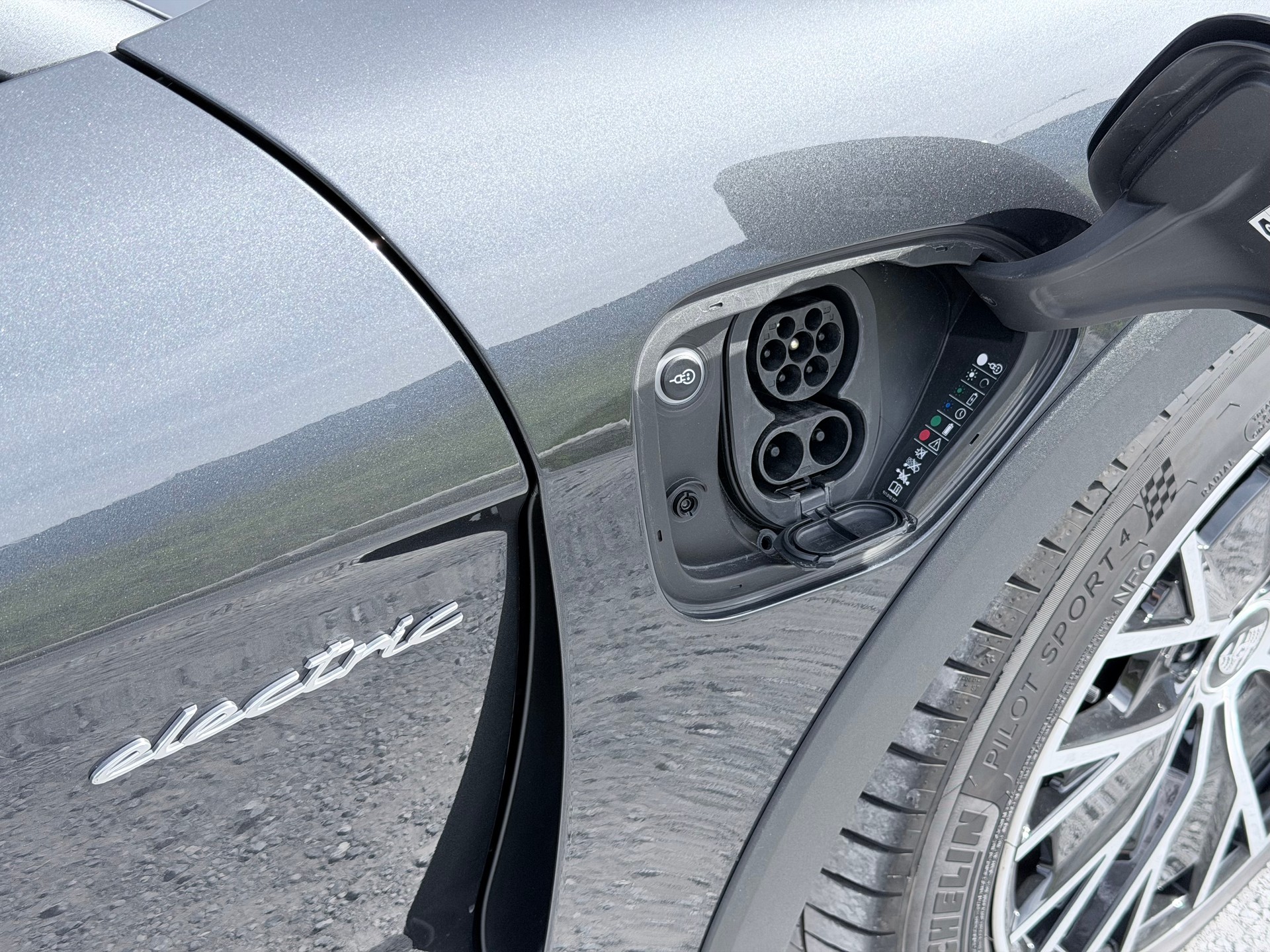 PORSCHE 4S Cross Turismo-image-6