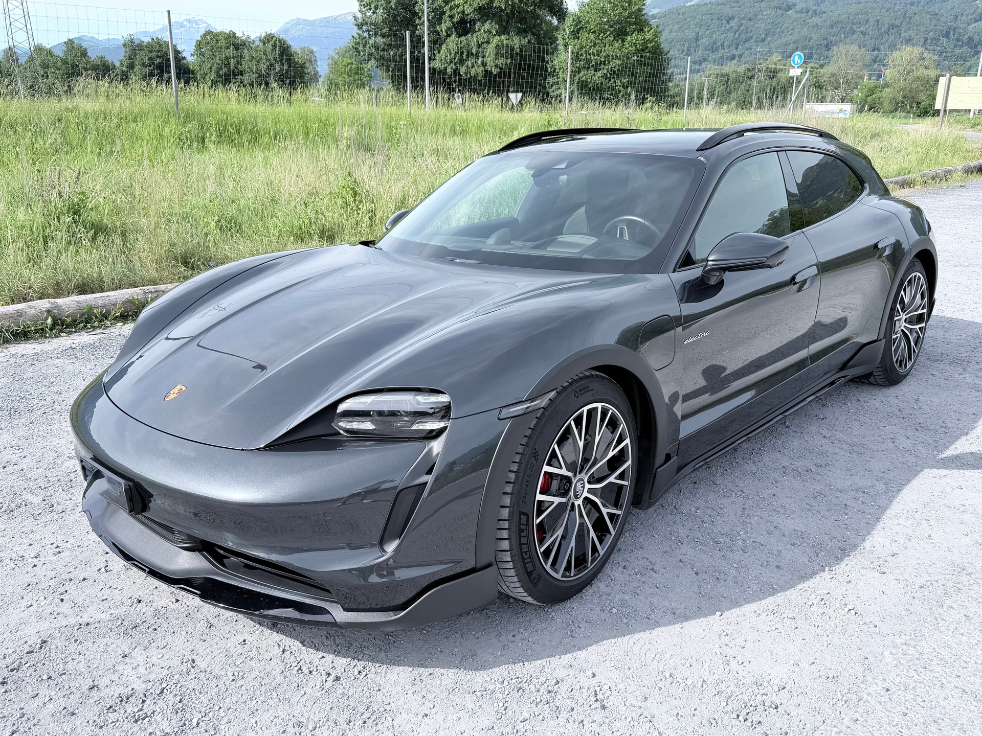PORSCHE 4S Cross Turismo-image-1