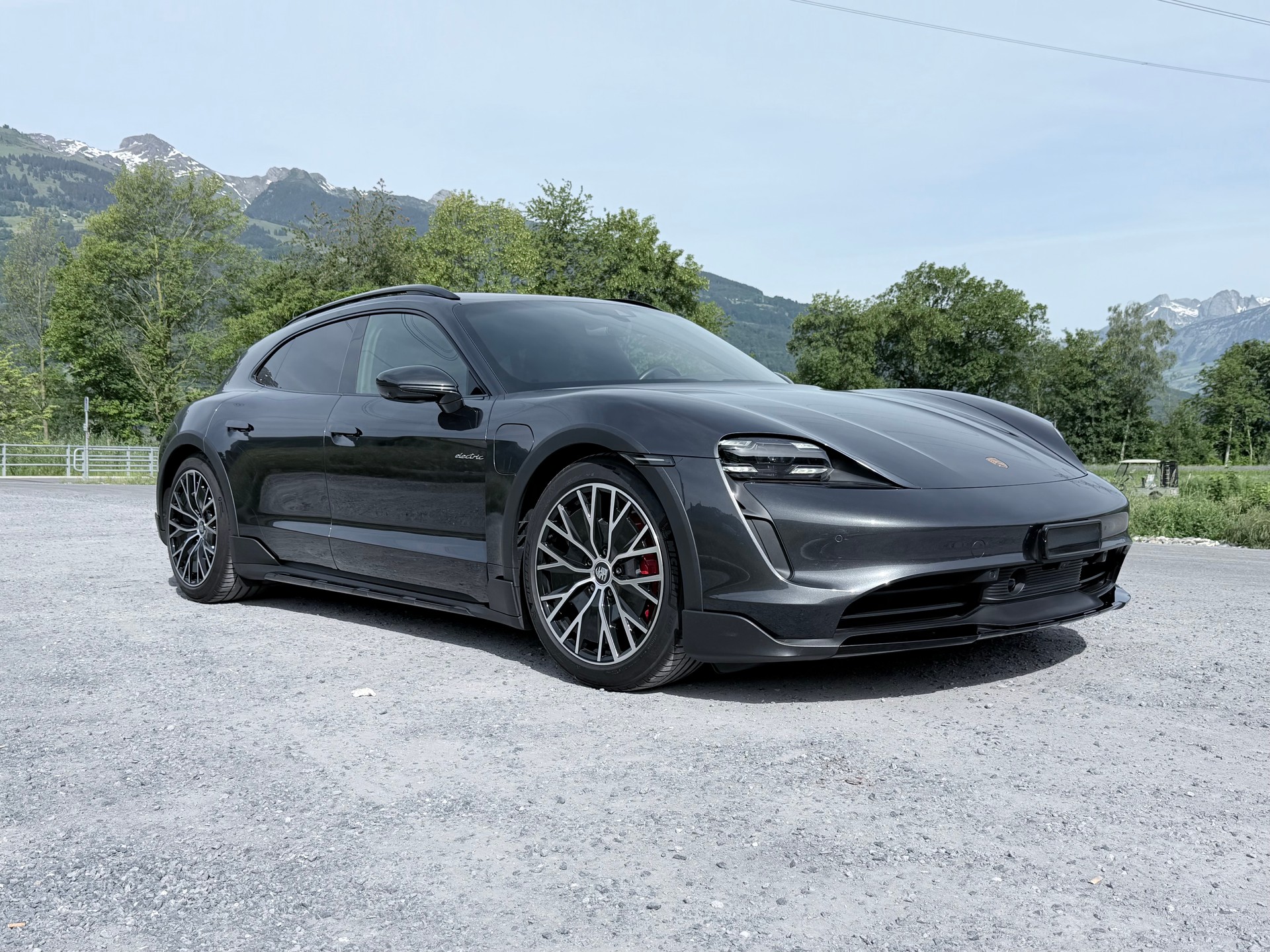 PORSCHE 4S Cross Turismo-image-2