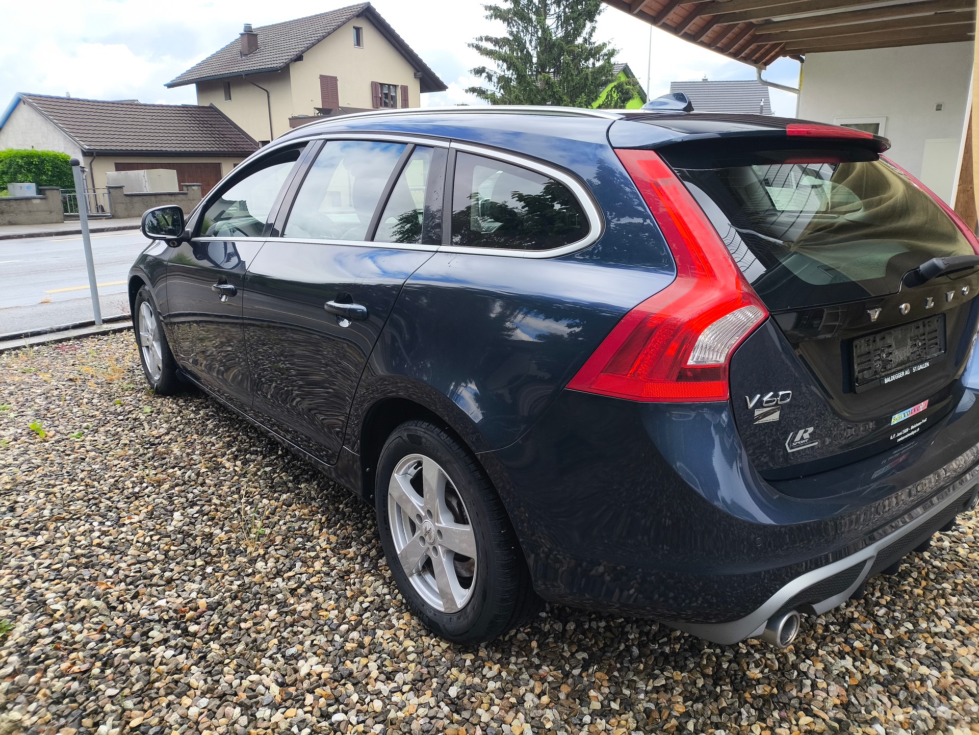 VOLVO V60 D3 Geartronic-image-2