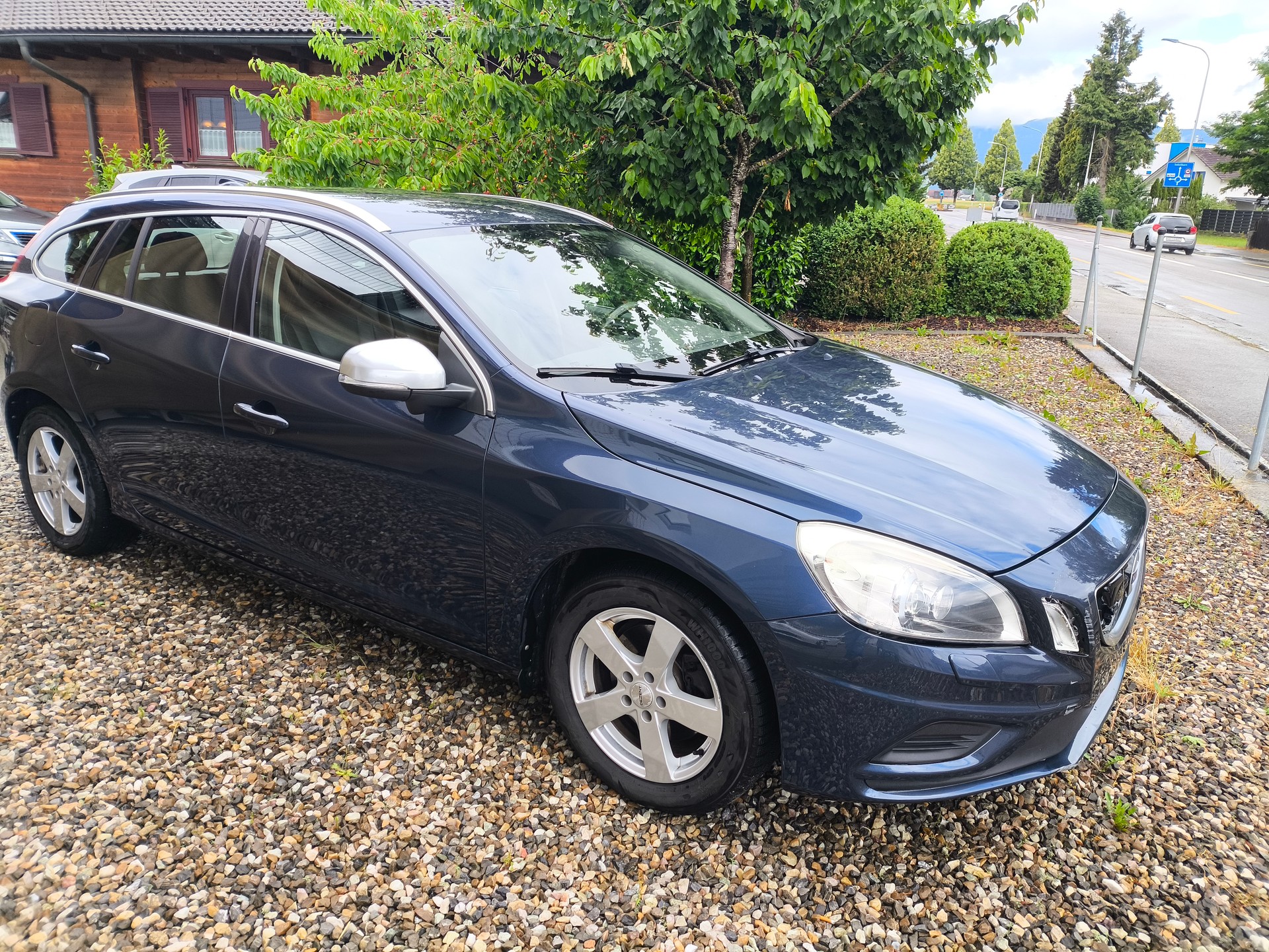 VOLVO V60 D3 Geartronic-image-4