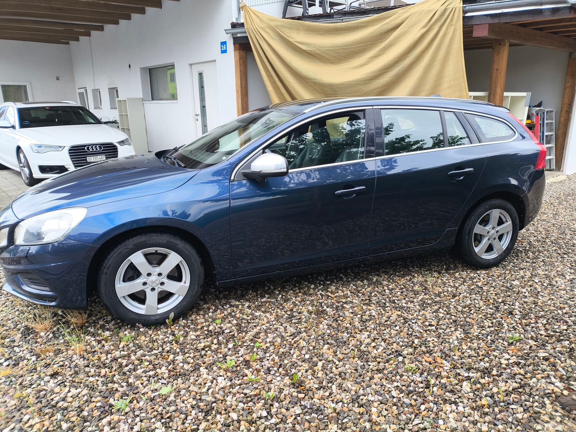 VOLVO V60 D3 Geartronic-image-1