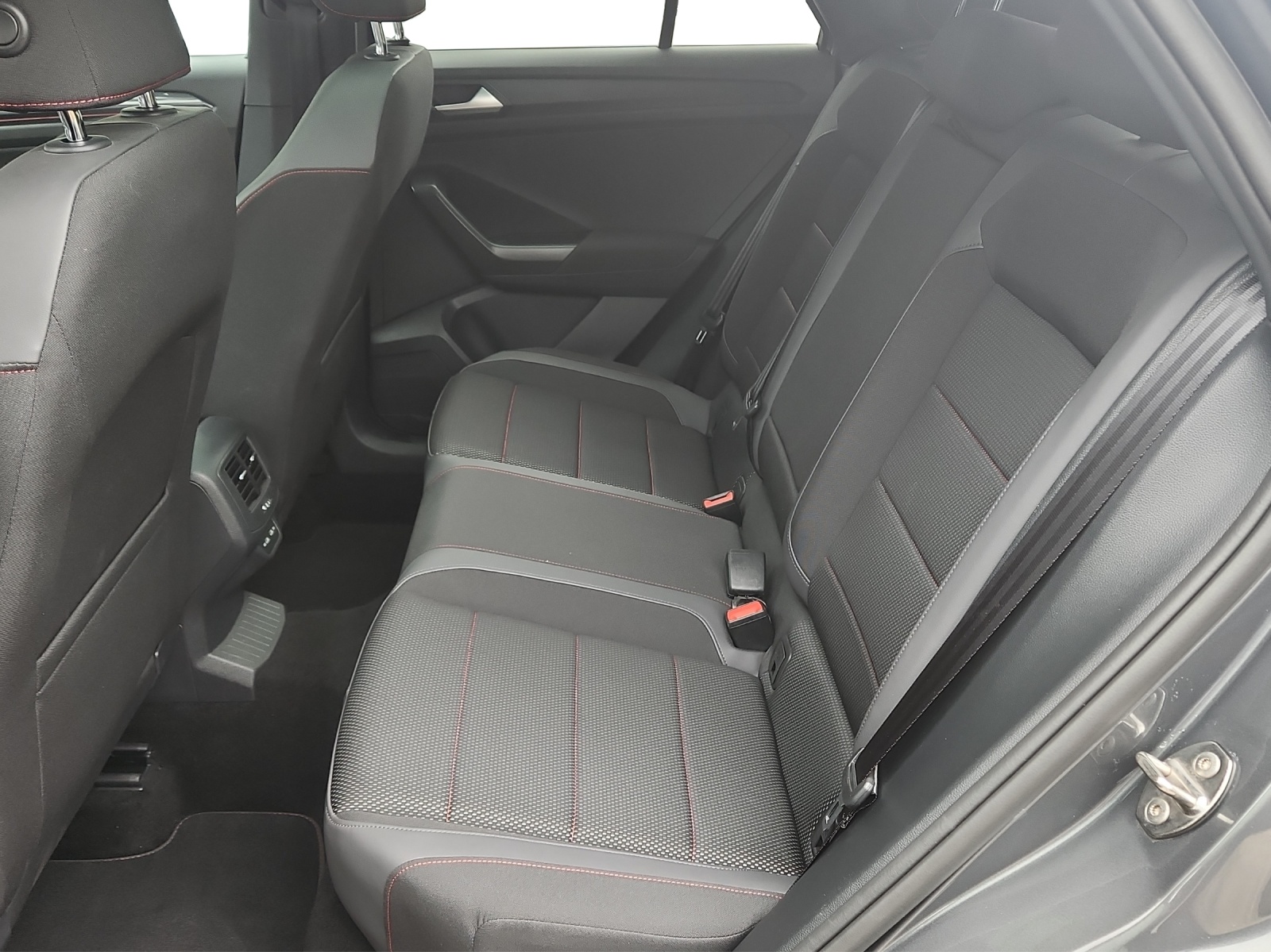 VW T-Roc 1.5 TSI EVO Sport DSG-image-13