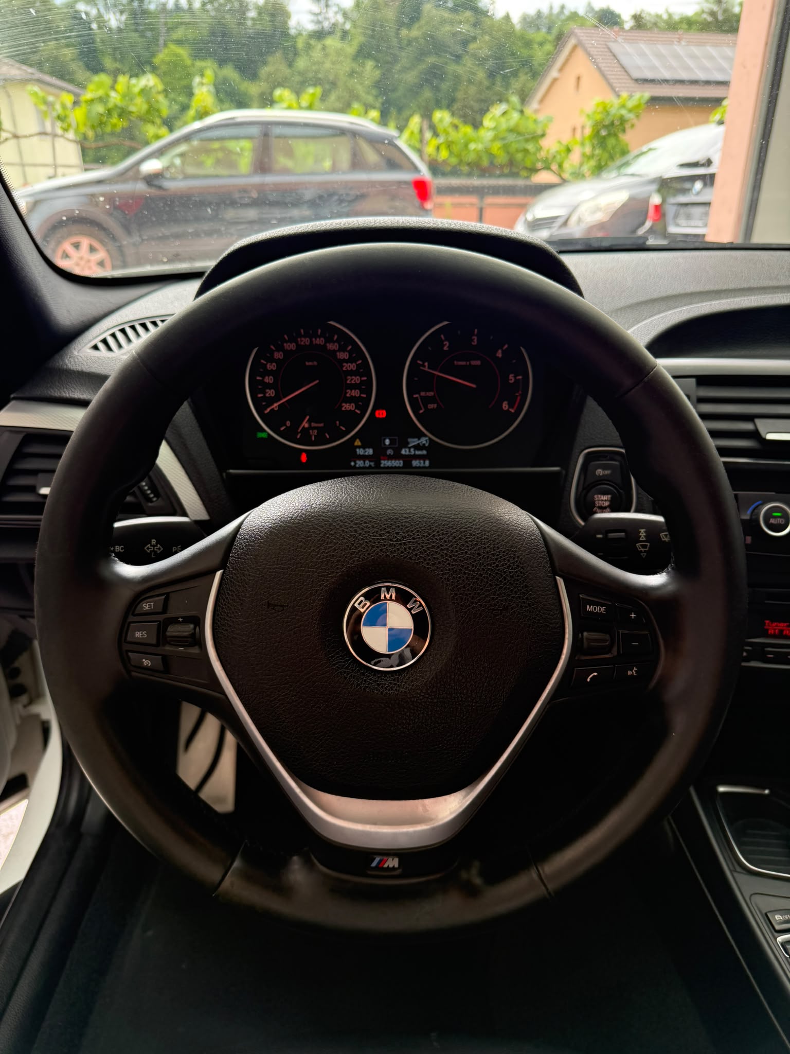 BMW 120d xDrive M-Sportpaket-image-6