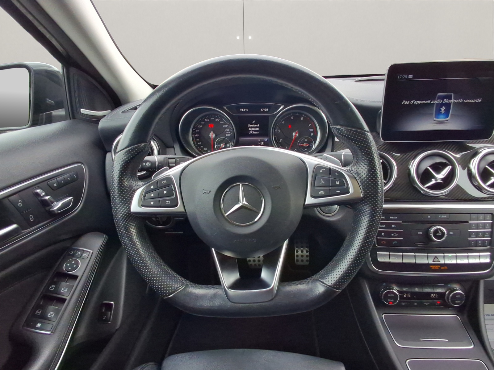 MERCEDES-BENZ Classe GLA X156 GLA 250 AMG Line 4m-image-8
