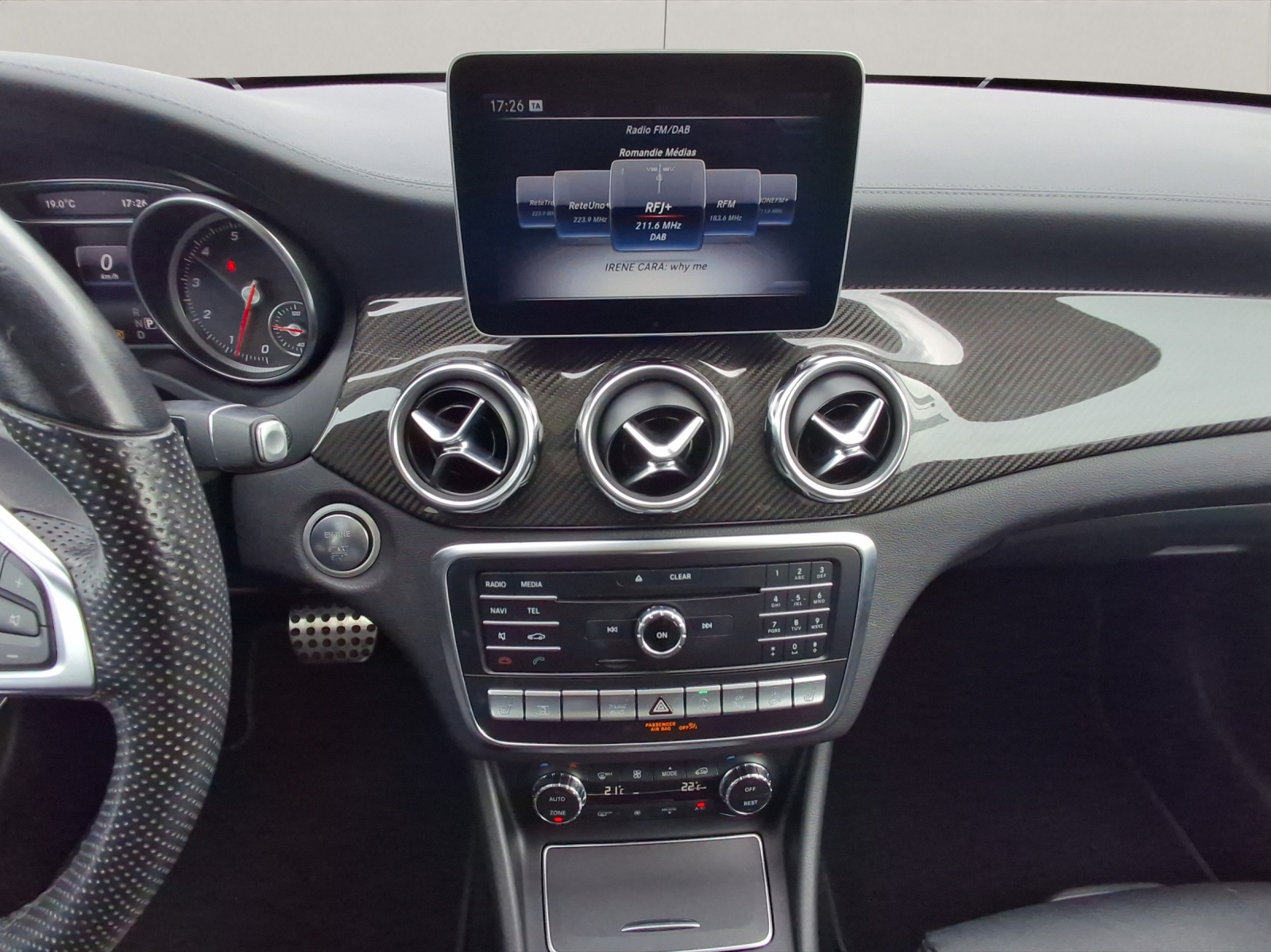 MERCEDES-BENZ Classe GLA X156 GLA 250 AMG Line 4m-image-9
