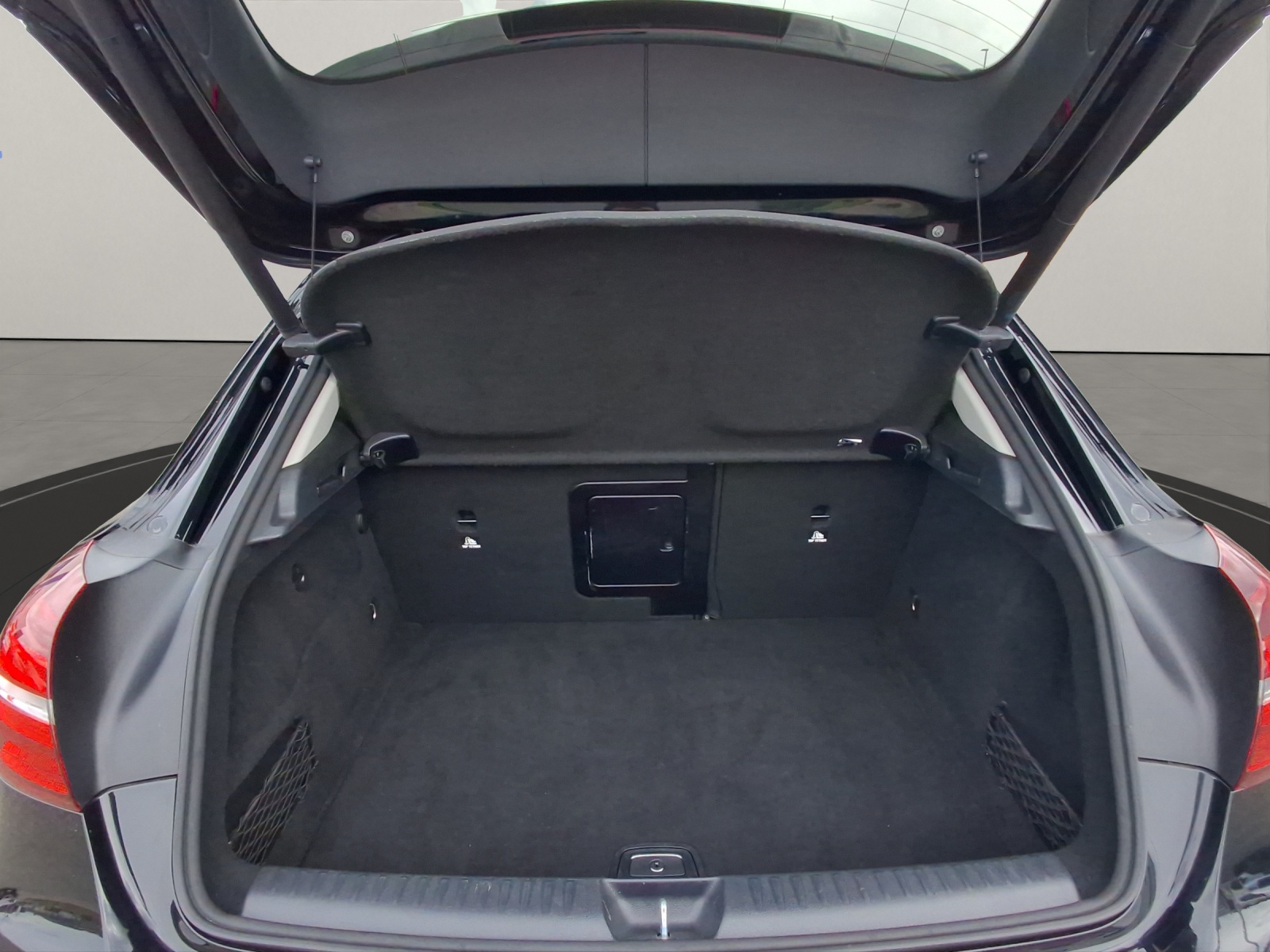 MERCEDES-BENZ Classe GLA X156 GLA 250 AMG Line 4m-image-12