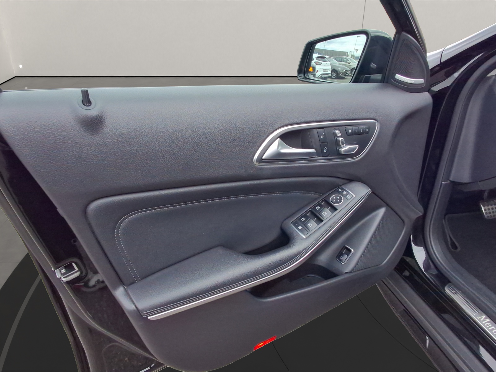 MERCEDES-BENZ Classe GLA X156 GLA 250 AMG Line 4m-image-13